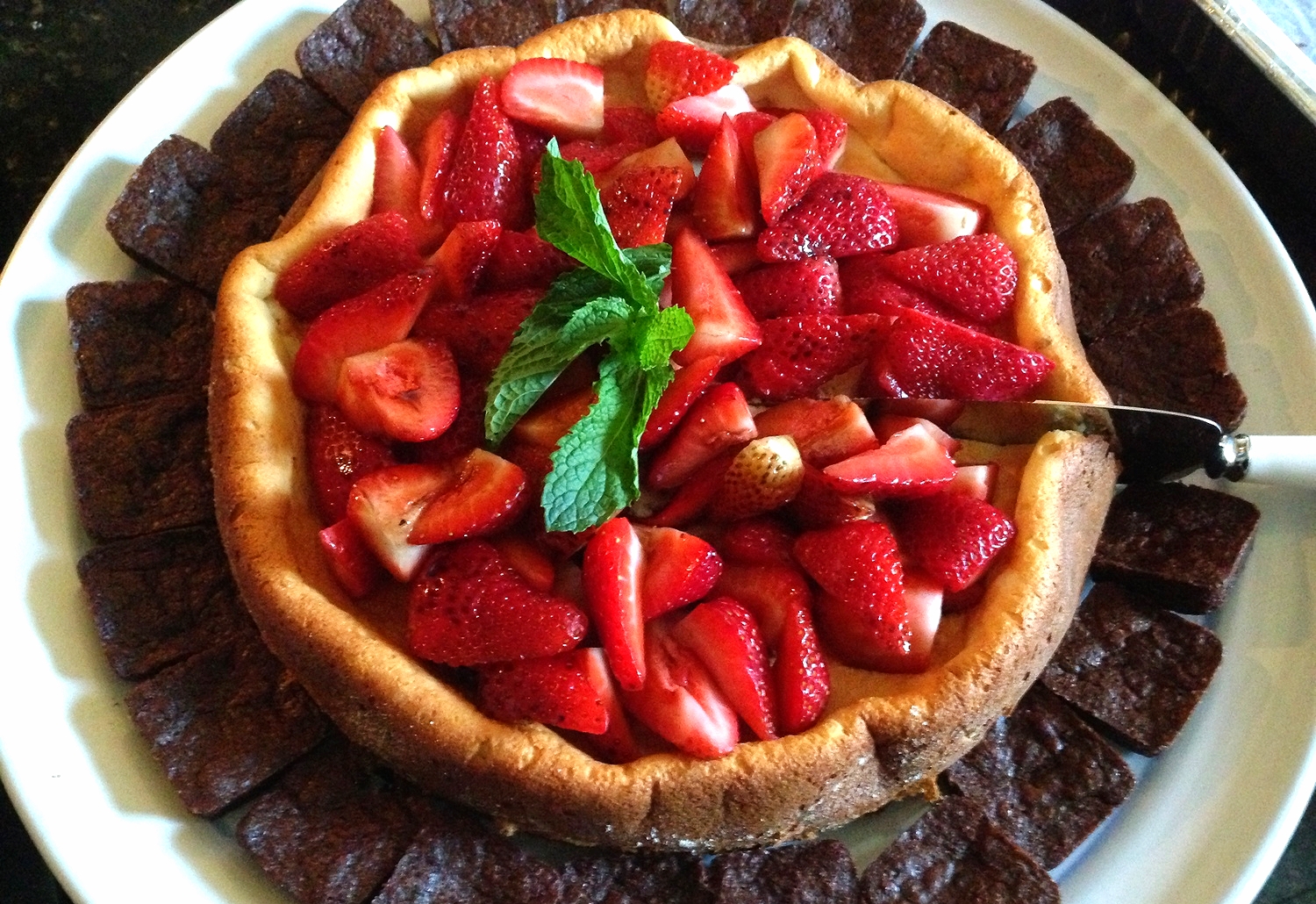 Ricotta cheesecake with strawberries and mini deep chocolate brownies