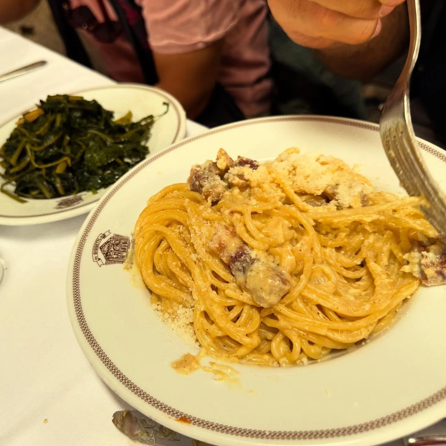 La carbonara, finalmente — and cicoria ripassata in padella. Oh, how I’ve missed you both! #bluauberginetravels #bluaubergine #fabulousfood #cucinaromana #cicoria #lacarbonara