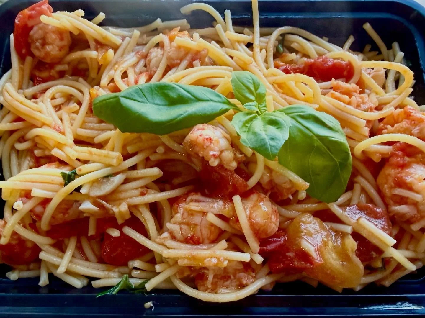 Who says gluten-free means no more lip-smacking pasta?! GF spaghetti with langoustines and cherry tomatoes proves the doubters are wrong. Yum! #bluaubergine #fabulousfood #catering #privatechef #mealdelivery