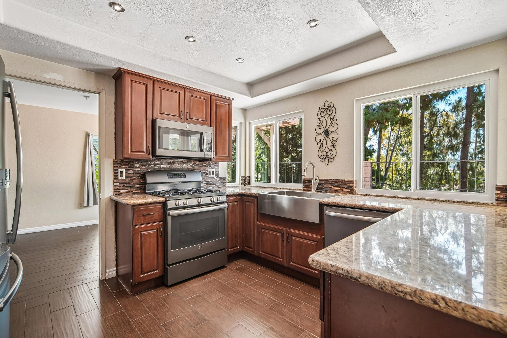 13-web-or-mls-Los Alamitos Dr-S2904-013.jpg