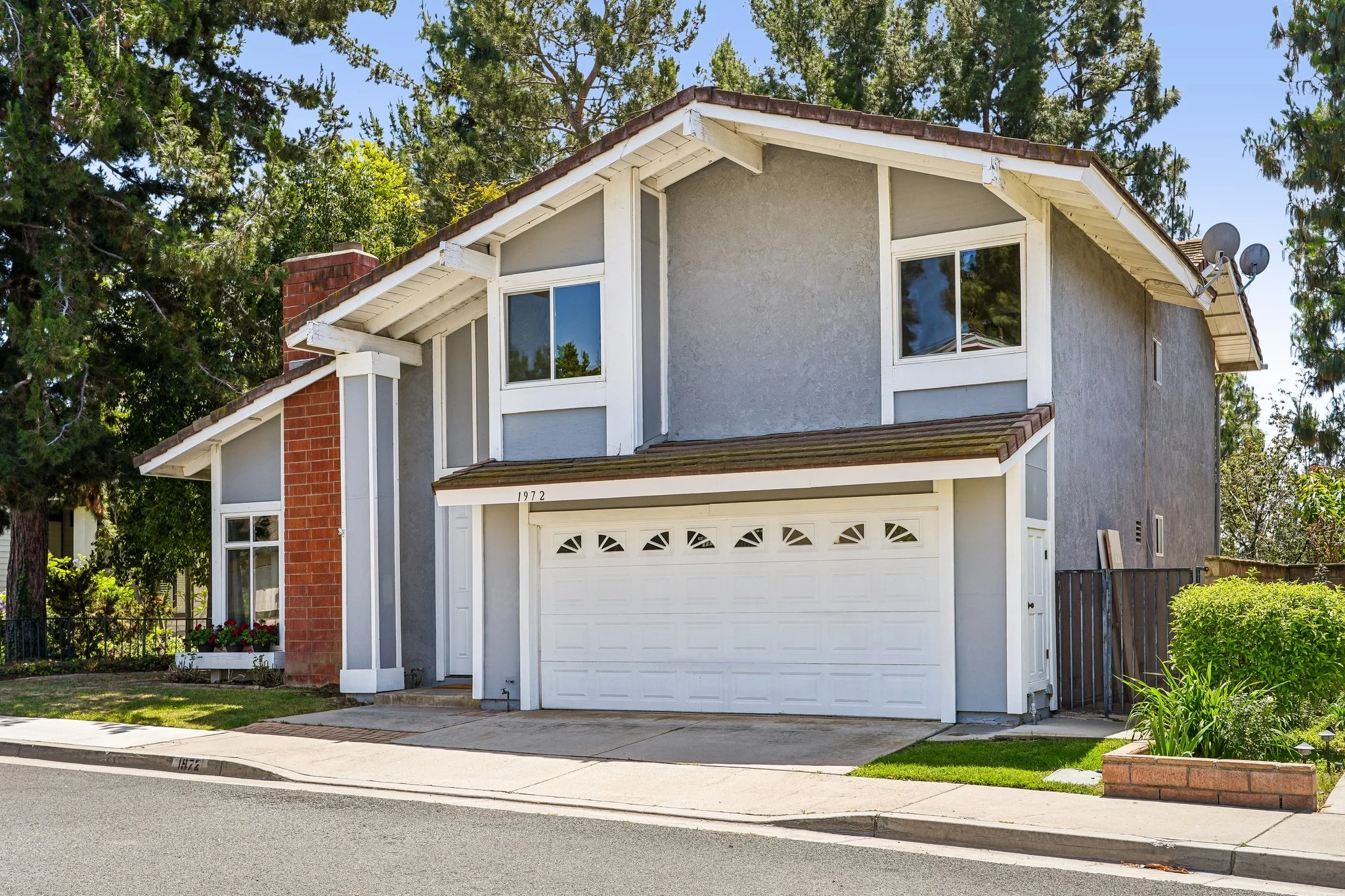 2-web-or-mls-Los Alamitos Dr-S2904-002.jpg