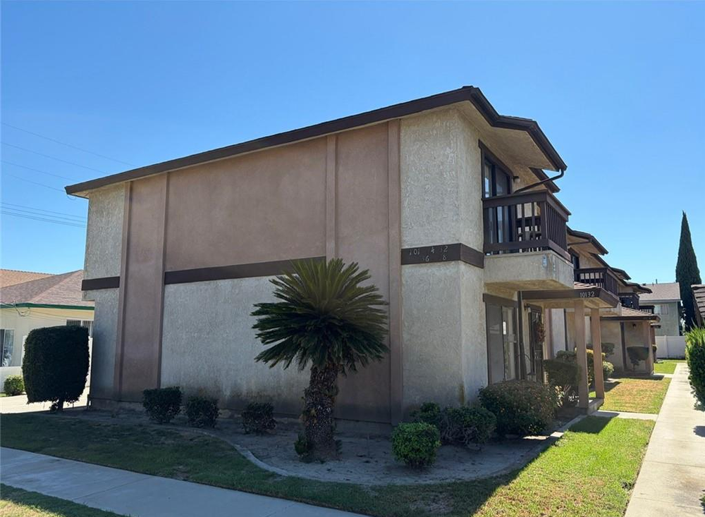 10134 Walnut St, Bellflower