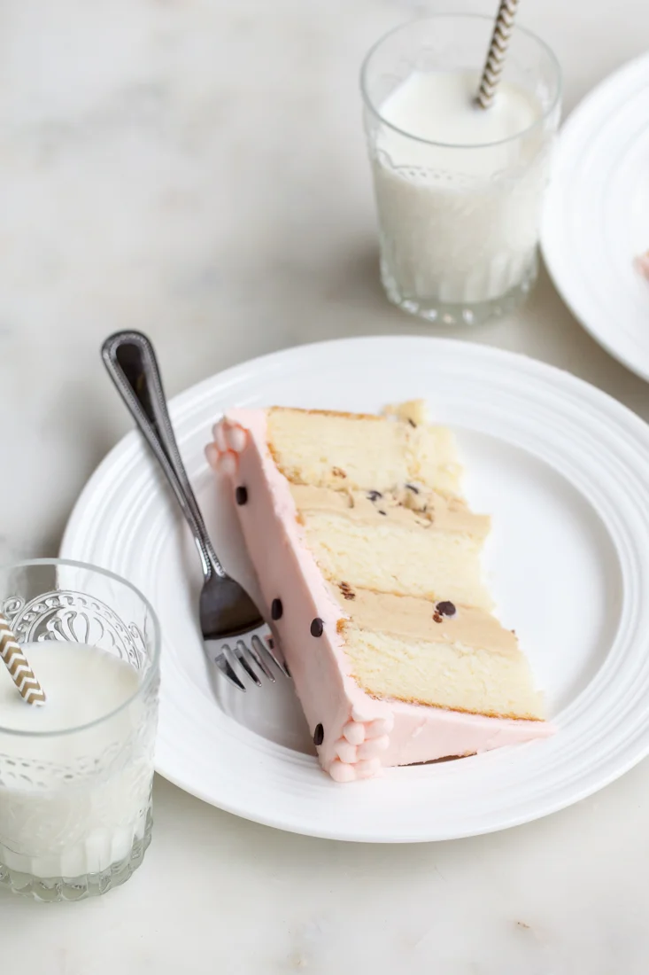 664aa-milk2band2bcookies2bcake2bwith2bfluffy2bwhite2bcake2band2bcookie2bdough2bfrosting-5.jpg