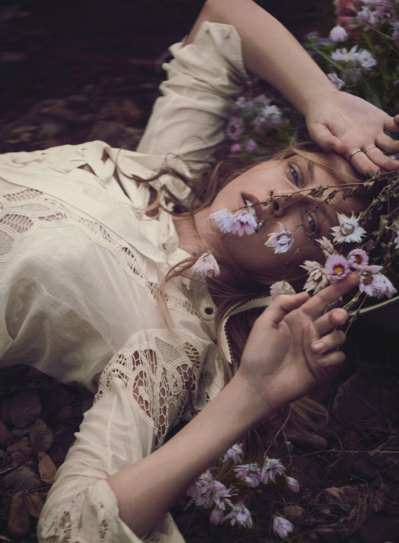 4562b-teresa-palmer-phoebe-tonkin-by-will-davidson-for-vogue-australia-march-2015-10.png