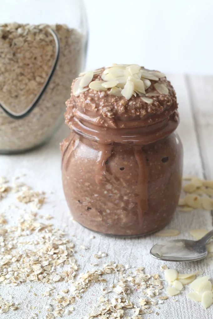 6bead-cocoa-banana-overnight-oats_001.jpg
