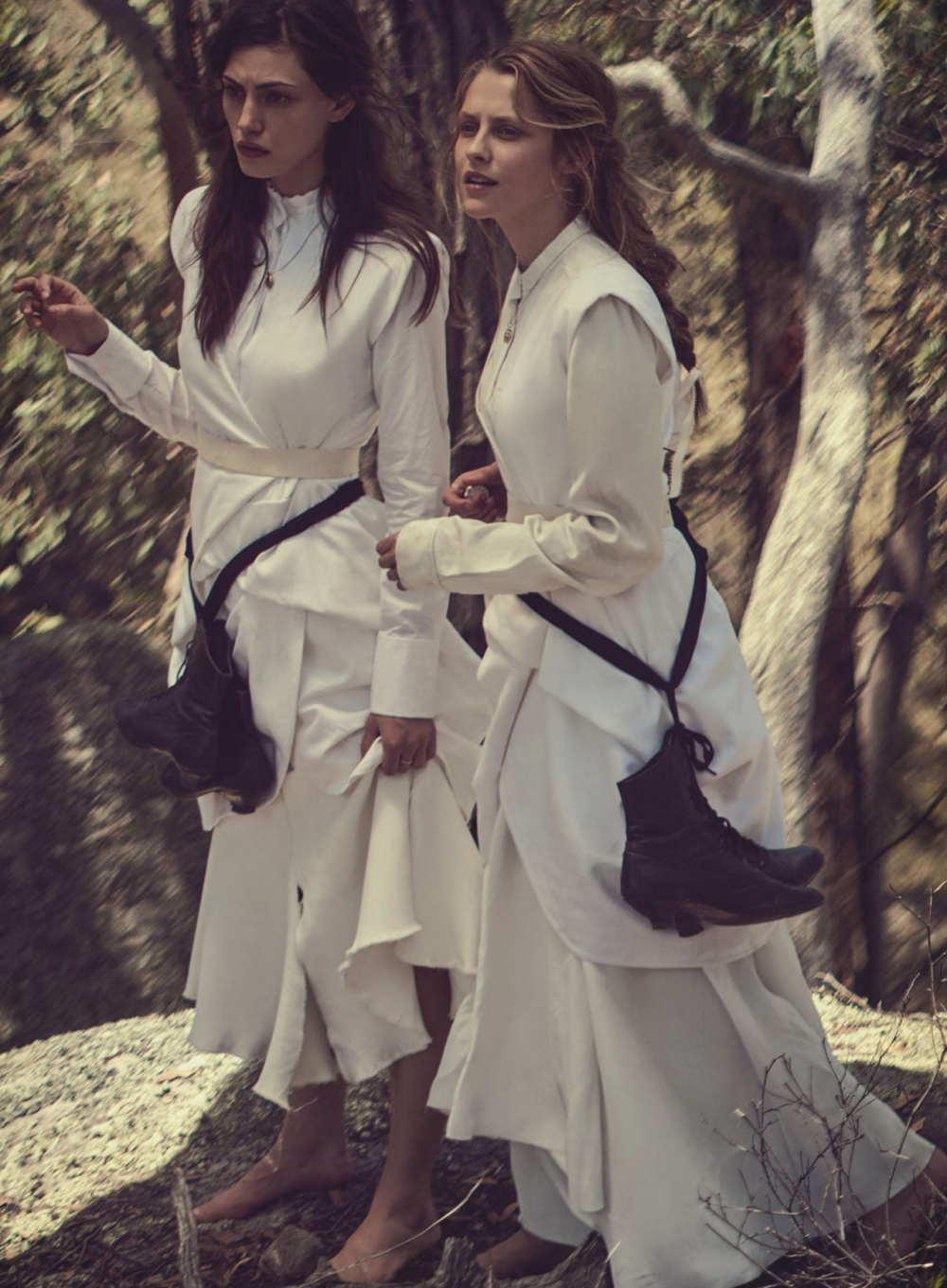 93d0e-teresa-palmer-phoebe-tonkin-by-will-davidson-for-vogue-australia-march-2015-4.png