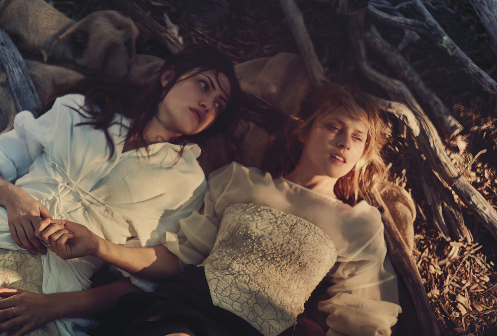e8922-teresa-palmer-phoebe-tonkin-by-will-davidson-for-vogue-australia-march-2015-11.png