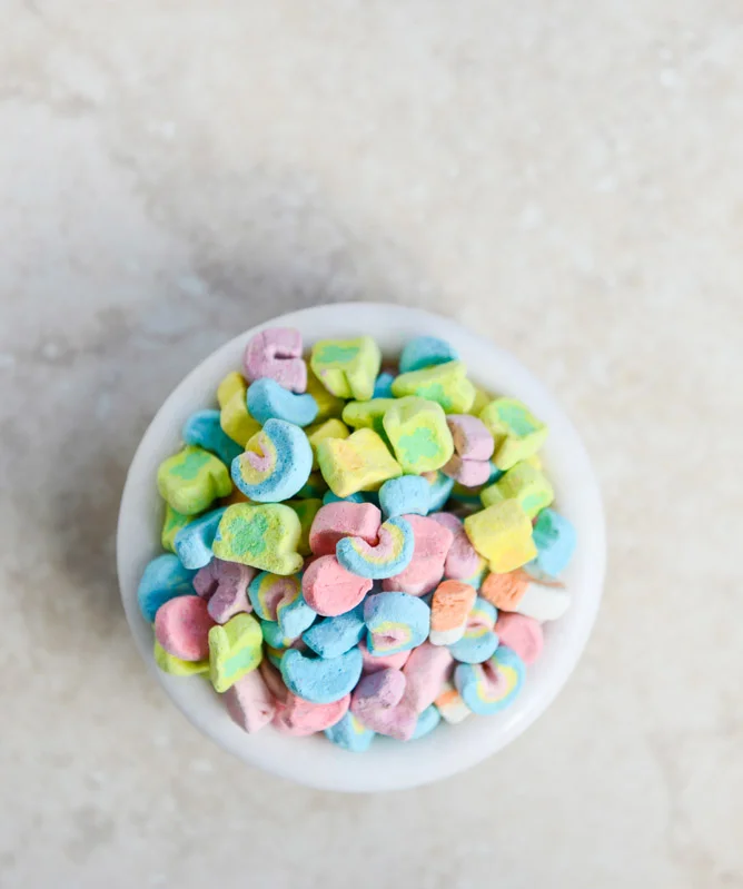 5ac88-lucky-charms-milkshake-i-howsweeteats-com-1-1.jpg