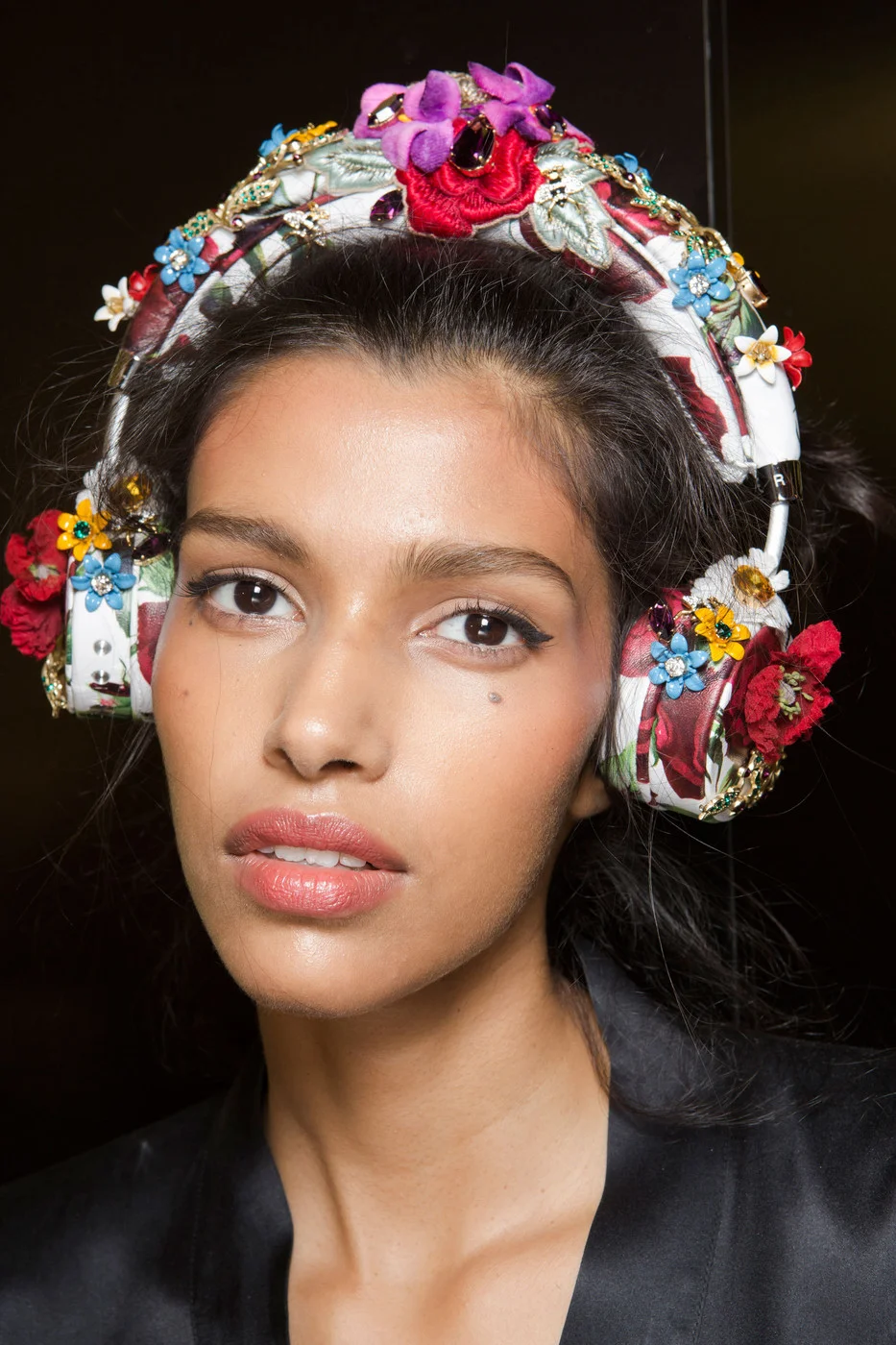 692d5-dolce2bgabbana2bspring2b20162bbackstage2b3qlotnlg77wx.jpg