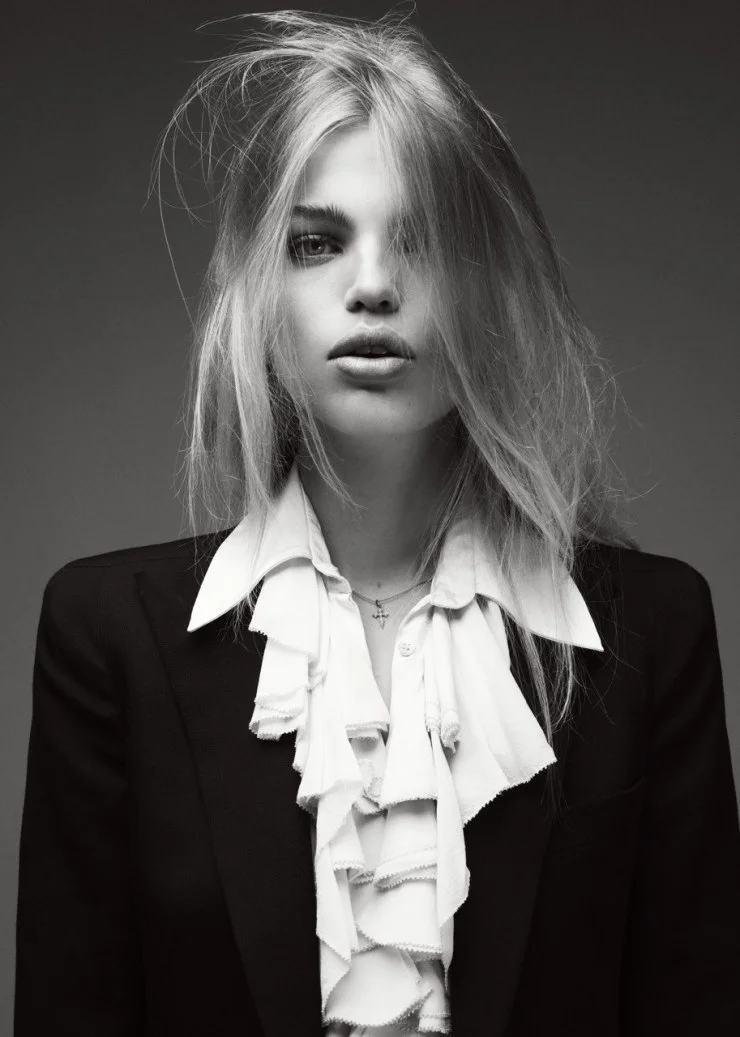 Black and white collar detail