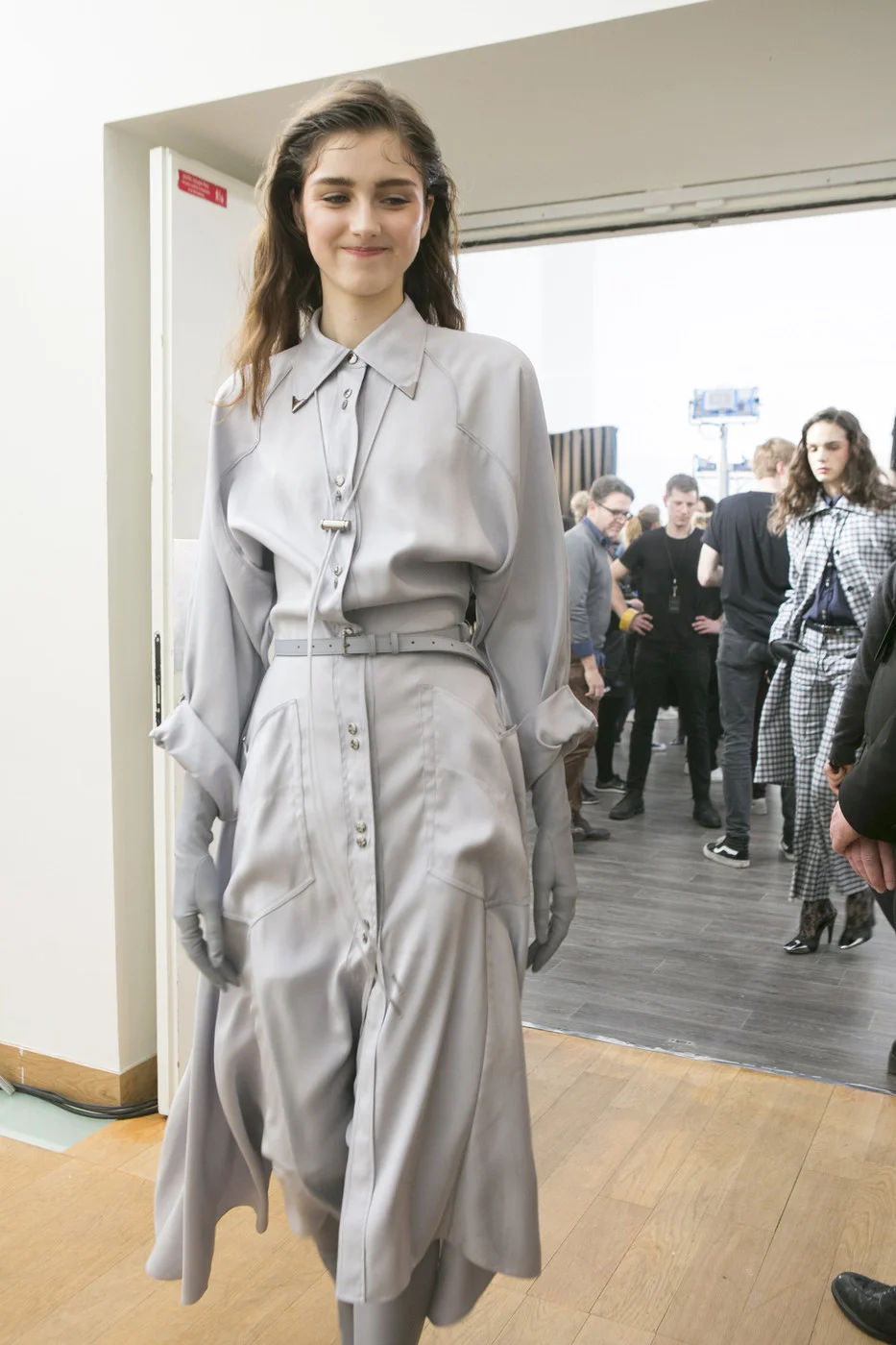 Nina+Ricci+Fall+2017+Backstage+JVwqlL3QZGax.jpg