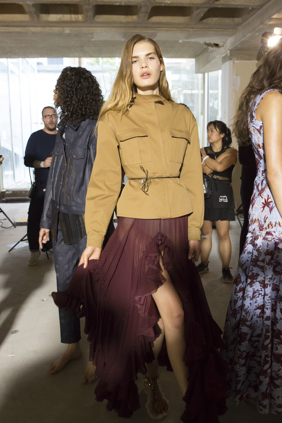 Giambattista+Valli+Spring+2018+Backstage+LI424b7RFS0x.jpg