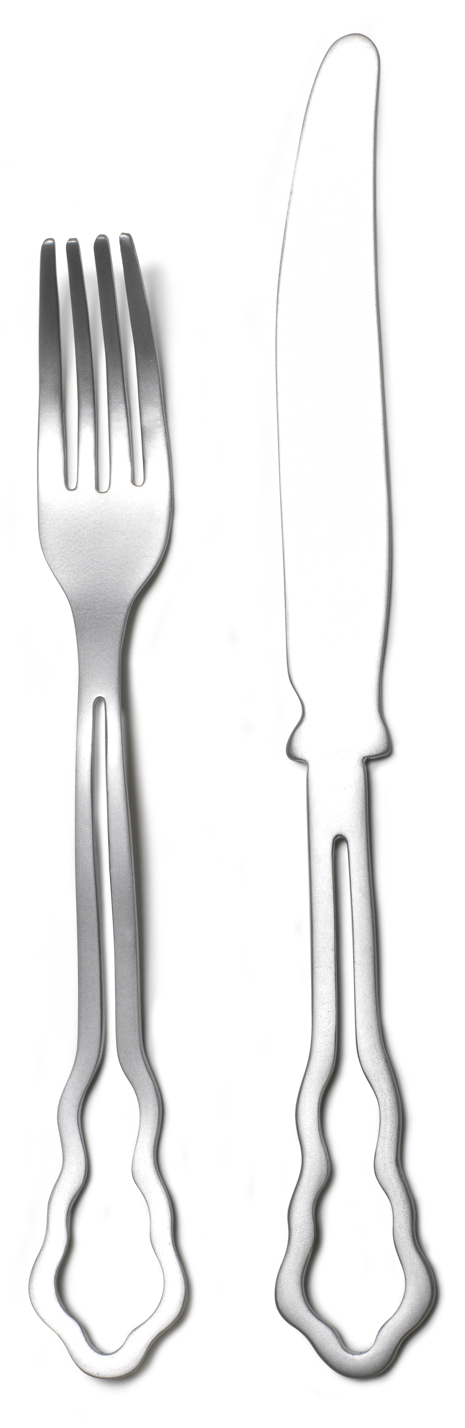 Silhuetts /// Ett samtida bestick med en stark karaktär där jag arbetat med att förenkla och förstärka det traditionella silverbestickets ornamenterade kant. Besticket Silhuett formgavs hösten 2010 under ett samarbetsprojekt med bestickstillverkaren Gense/Mema GAB.