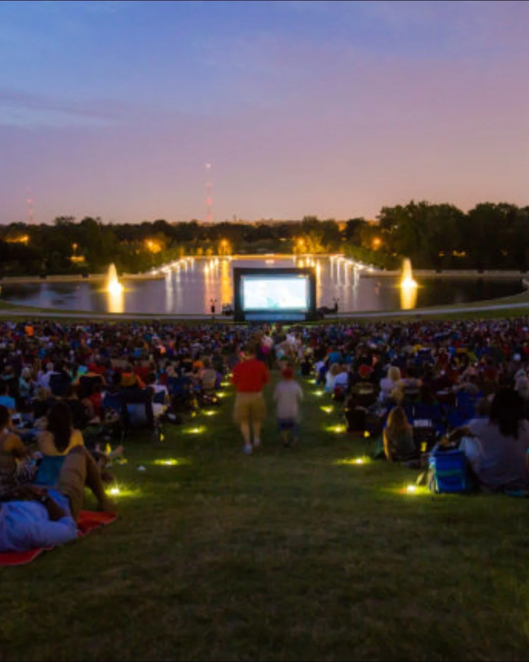 Tonight 🎥 No tickets necessary! Our friends at the Saint Louis Art Museum transforms Art Hill into the city's biggest cinema. Festivities start at 5 and the movie (E.T. the extra-terrestrial) begins at 7 p.m.

📸 @stlartmuseum

#ForestParkForever #F