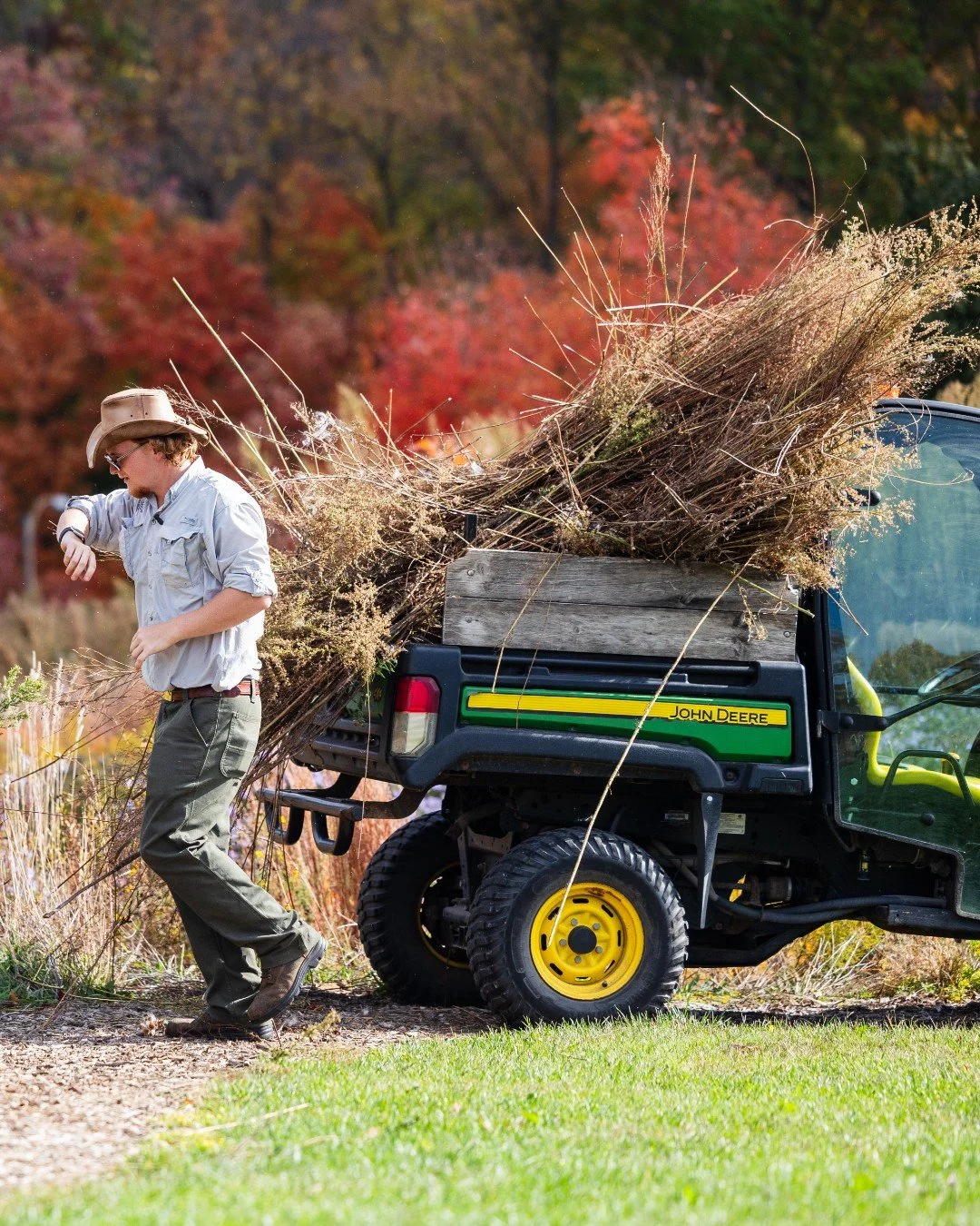 Feels about time for a hayride* 
The @StLCityGov Department of Parks, Recreation and Forestry offers hayrides on Fridays and Saturdays from October 10 to November 22, except on Veterans Day weekend. 🚜 Visit the St Louis City Parks Division in perso