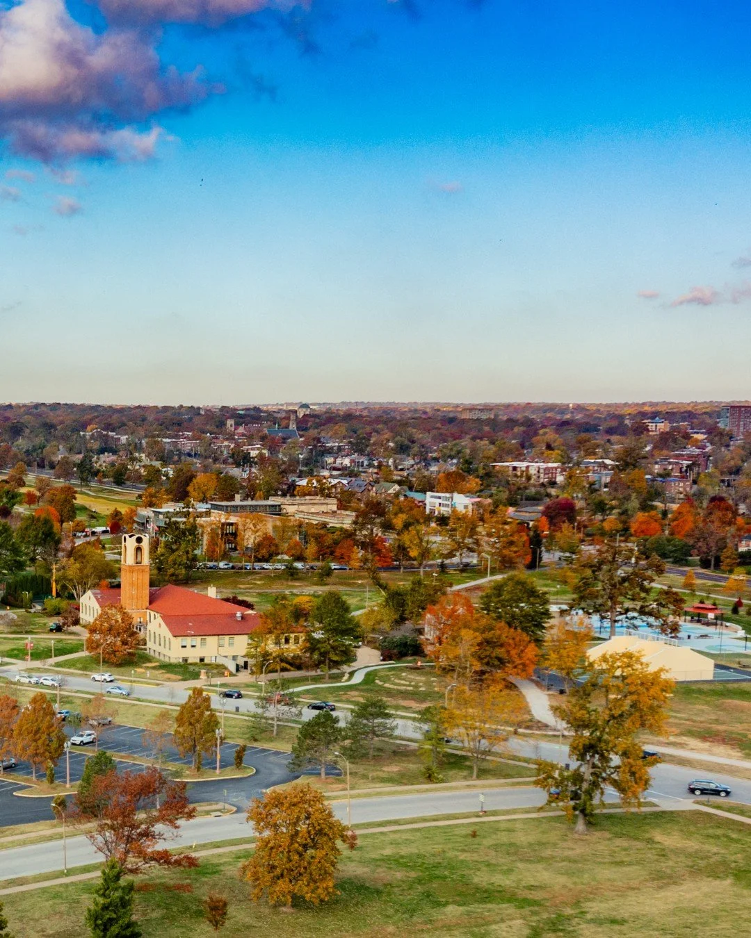 Forest Park's Dennis &amp; Judith Jones Visitor and Education Center will have shorter hours the next two Wednesdays and will be closed the next two Thursdays. 

🌲 Special Holiday Hours 🌲 
December 24: Wednesday, 6 a.m.&ndash;2 p.m.
December 25: Th