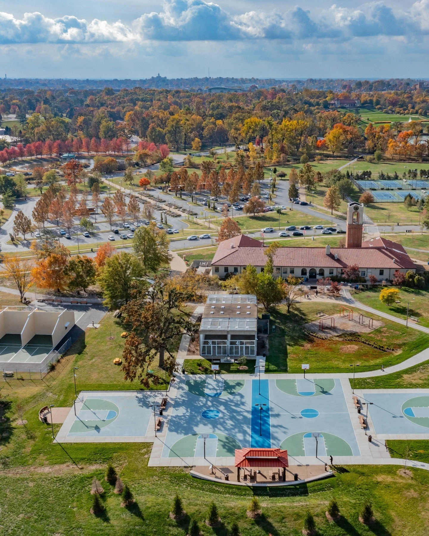 Forest Park's Dennis &amp; Judith Jones Visitor and Education Center will have shorter hours (6 a.m.&ndash;2 p.m.) on Wednesday, December 31 and will be closed on Thursday, January 1 🌲