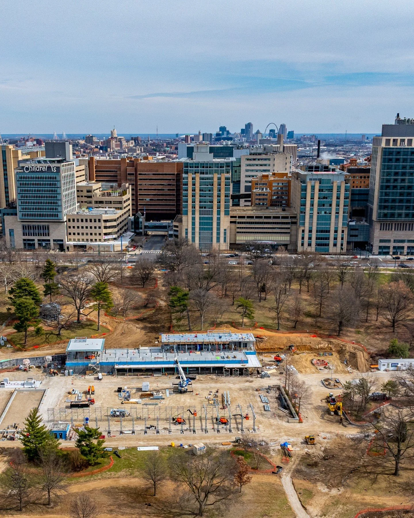 We see the Arch! Happy #Arch630Day besties 💚
@GatewayArchSTL
@GatewayArchNPS
@GatewayArchPark

Crews are laying 11 miles of cooling pipe underneath Steinberg Rink. Laid end to end, that&rsquo;s enough to stretch from the Glade in Forest Park to the 