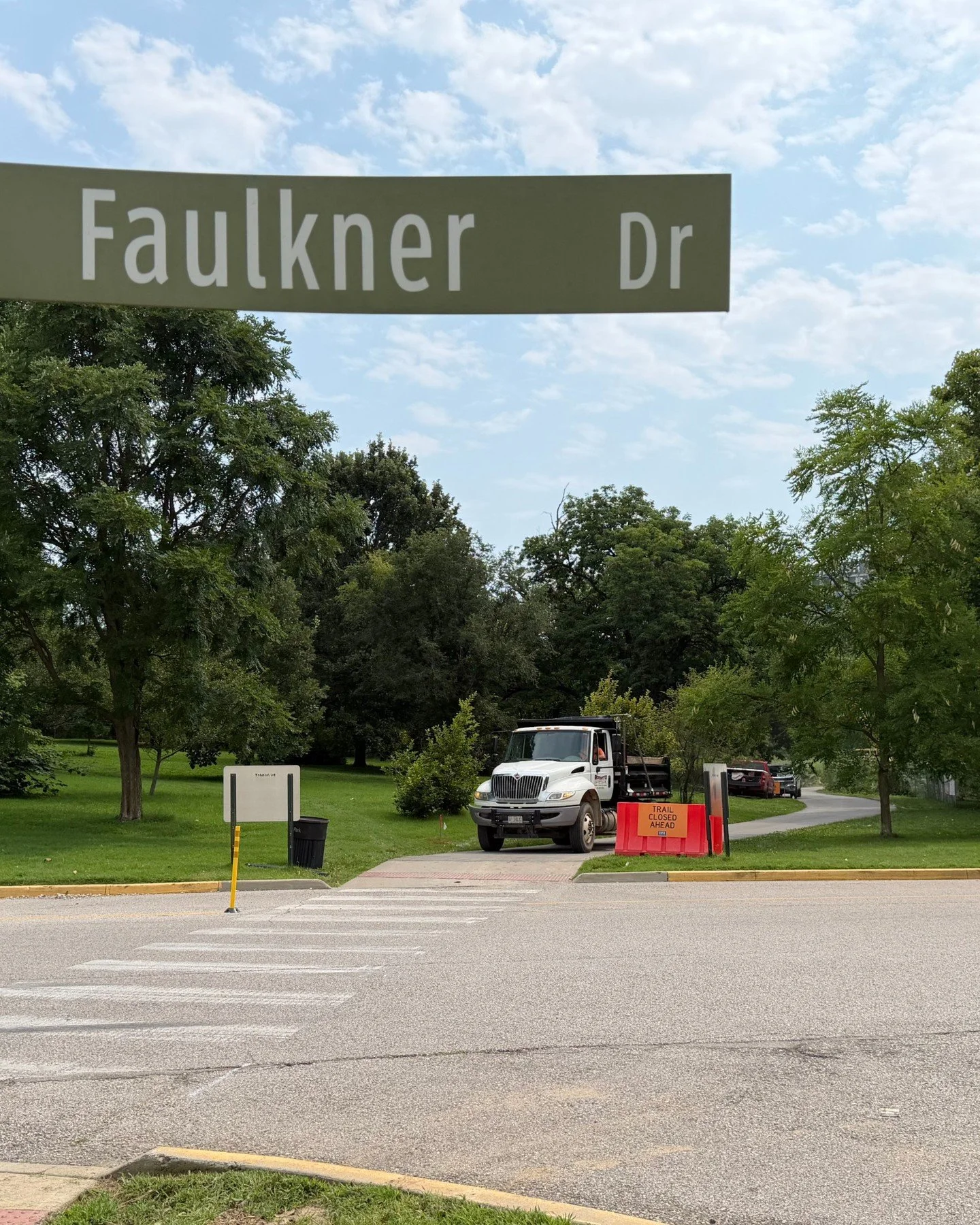 ATTENTION pedestrians and cyclists ⚠️ construction update in the Glade.

The temporary lane for pedestrians and cyclists on Faulkner Drive has been extended to Grand Drive. This detour-extension is expected to be in place for about one month.

Travel