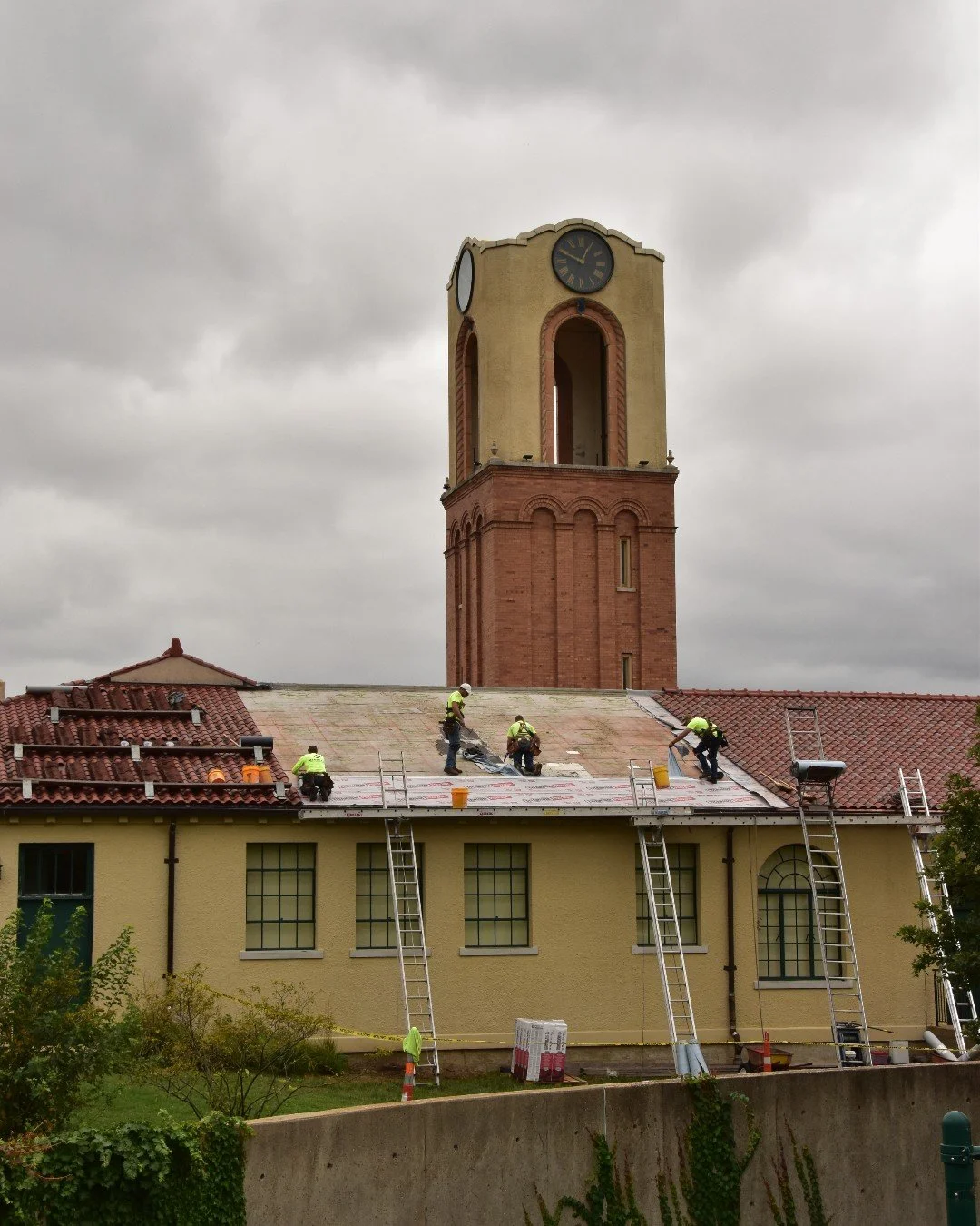 Repairs are underway for the Dennis &amp; Judith Jones Visitor and Education Center&rsquo;s roof, which was damaged during the 2025 tornado. The north entrance and patio have reopened! 

⚠️ For safety, as crews continue restoration, please do not cro