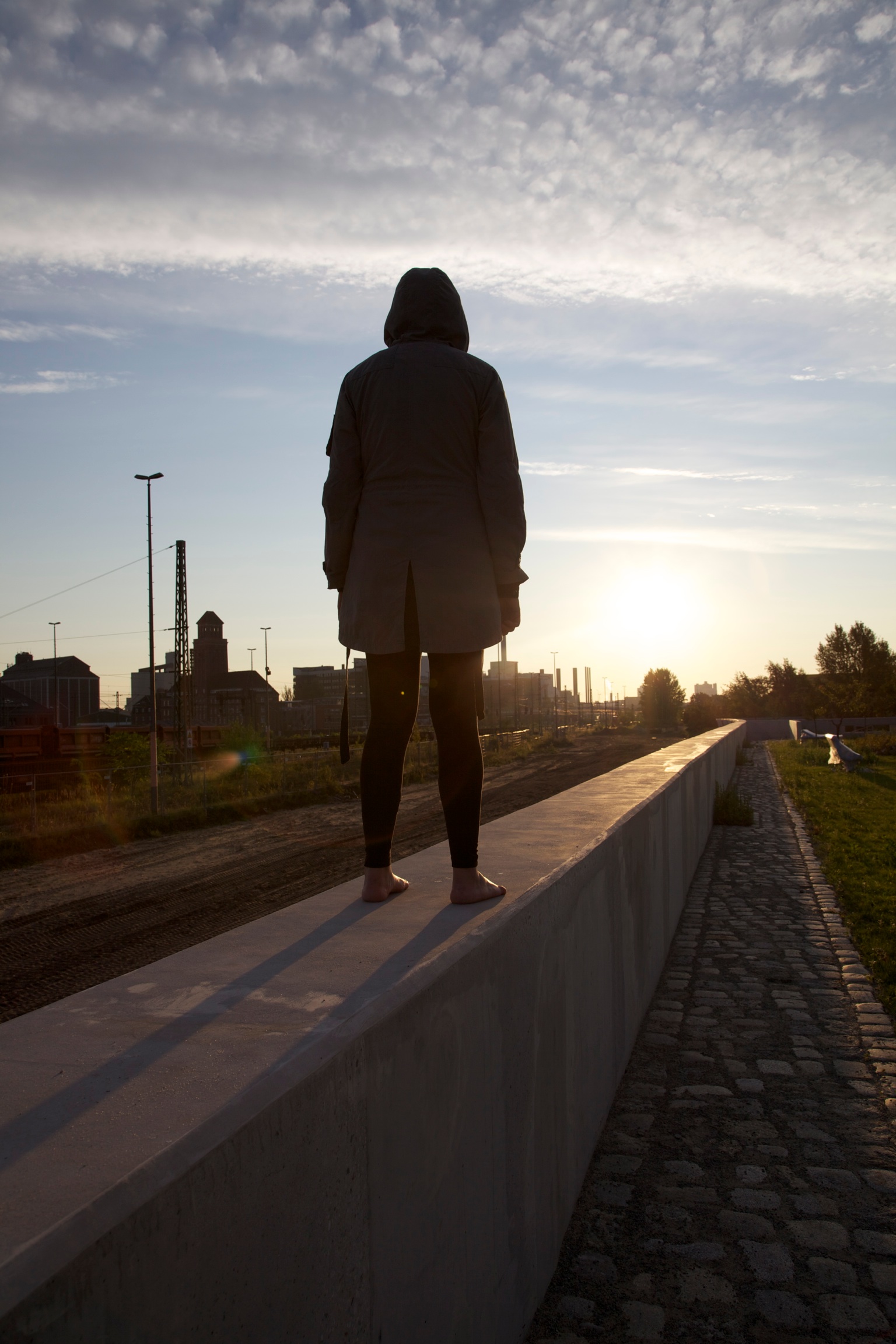 Raegan Truax performing “230 Steps” at Zentrum für Kunst and Urbanistik in Berlin, Germany 2012. Photograph by Nancy Woods