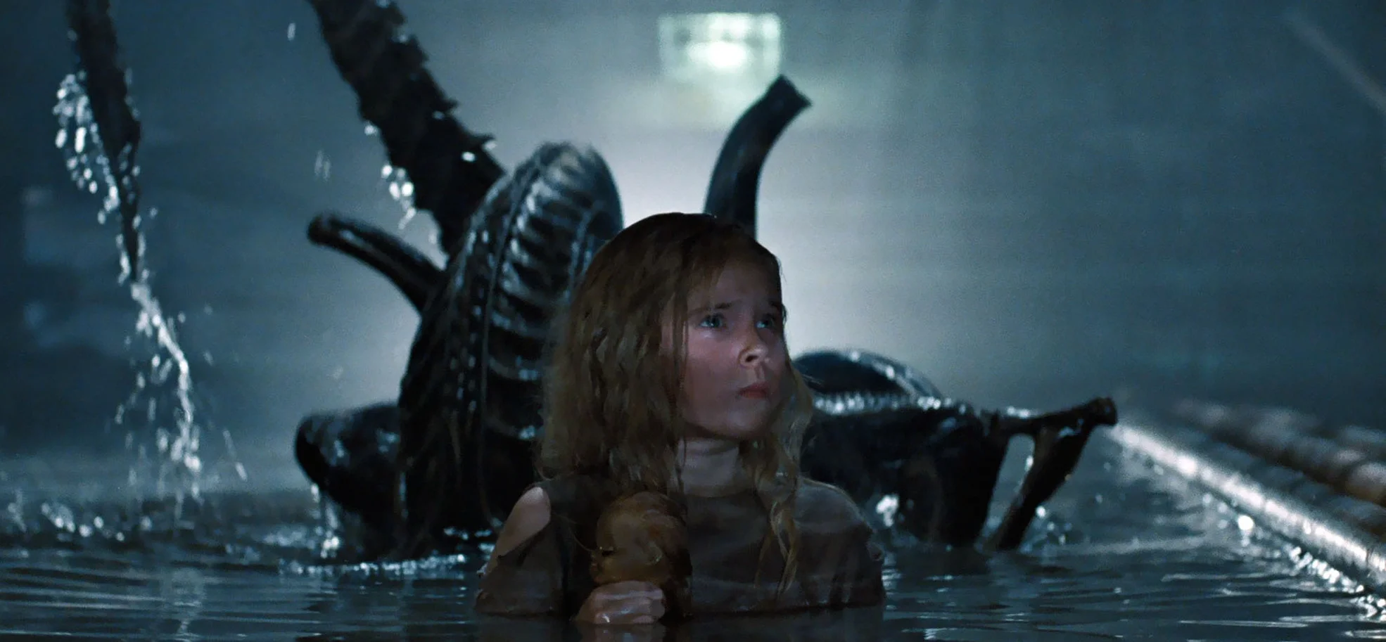 aliens-1986-newt-and-alien.jpg