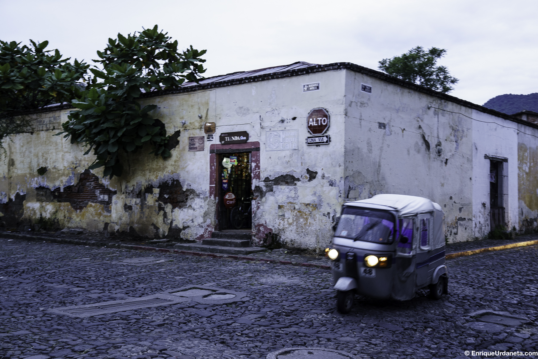 Este es un método de transporte muy comun en Guatemala, los llaman Tuc Tuc