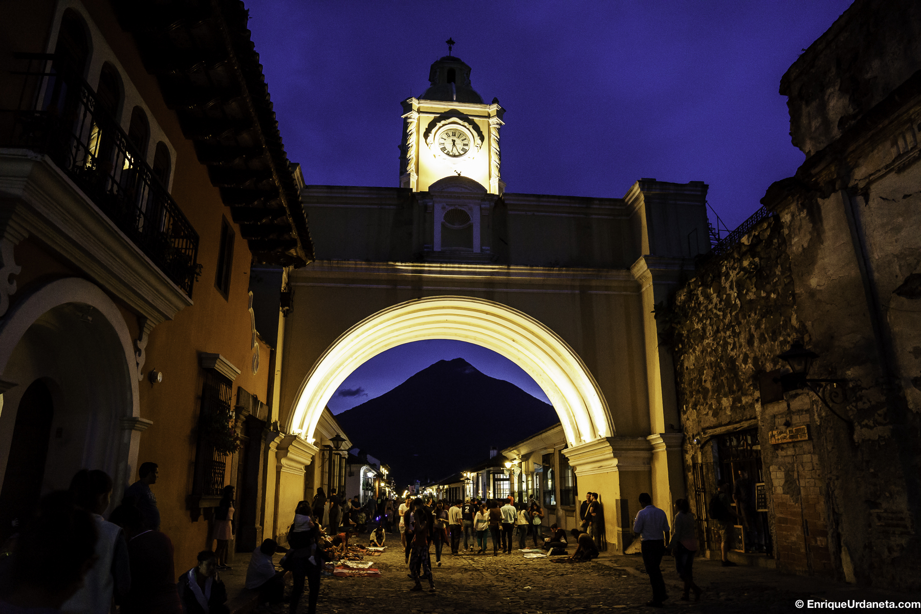 Bueno ya esta es la ultima del Arco de Santa Catalina y el Volcan al fondo