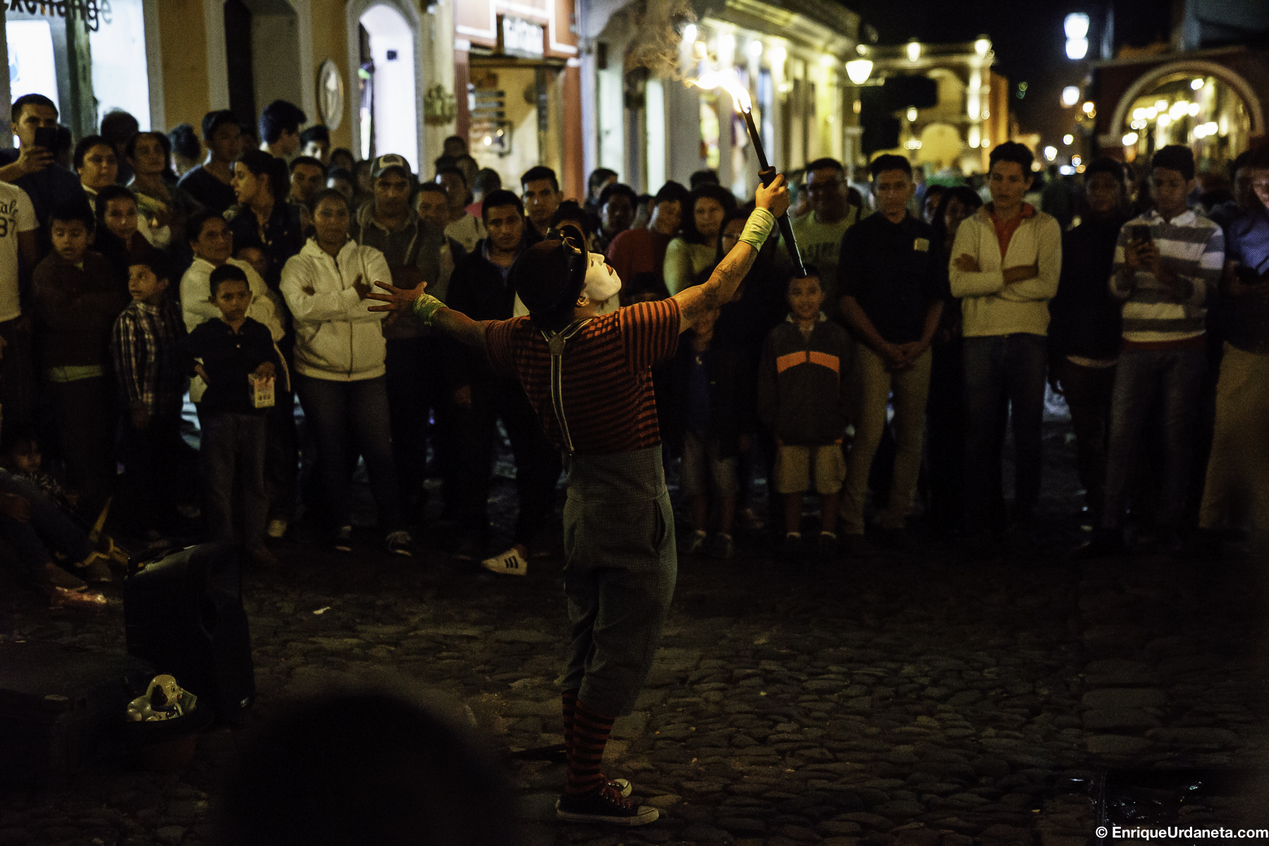 Talentosos artistas abundaban en la calle demostrando sus habilidades