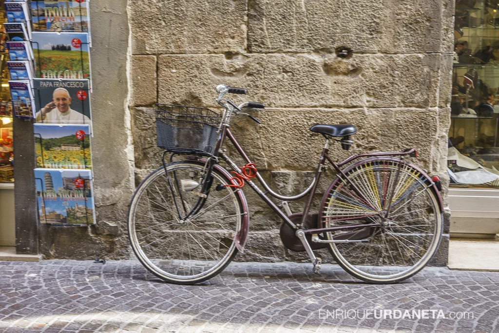 Lucca_Italy_by-Enrique-Urdaneta-20170616-7.jpg