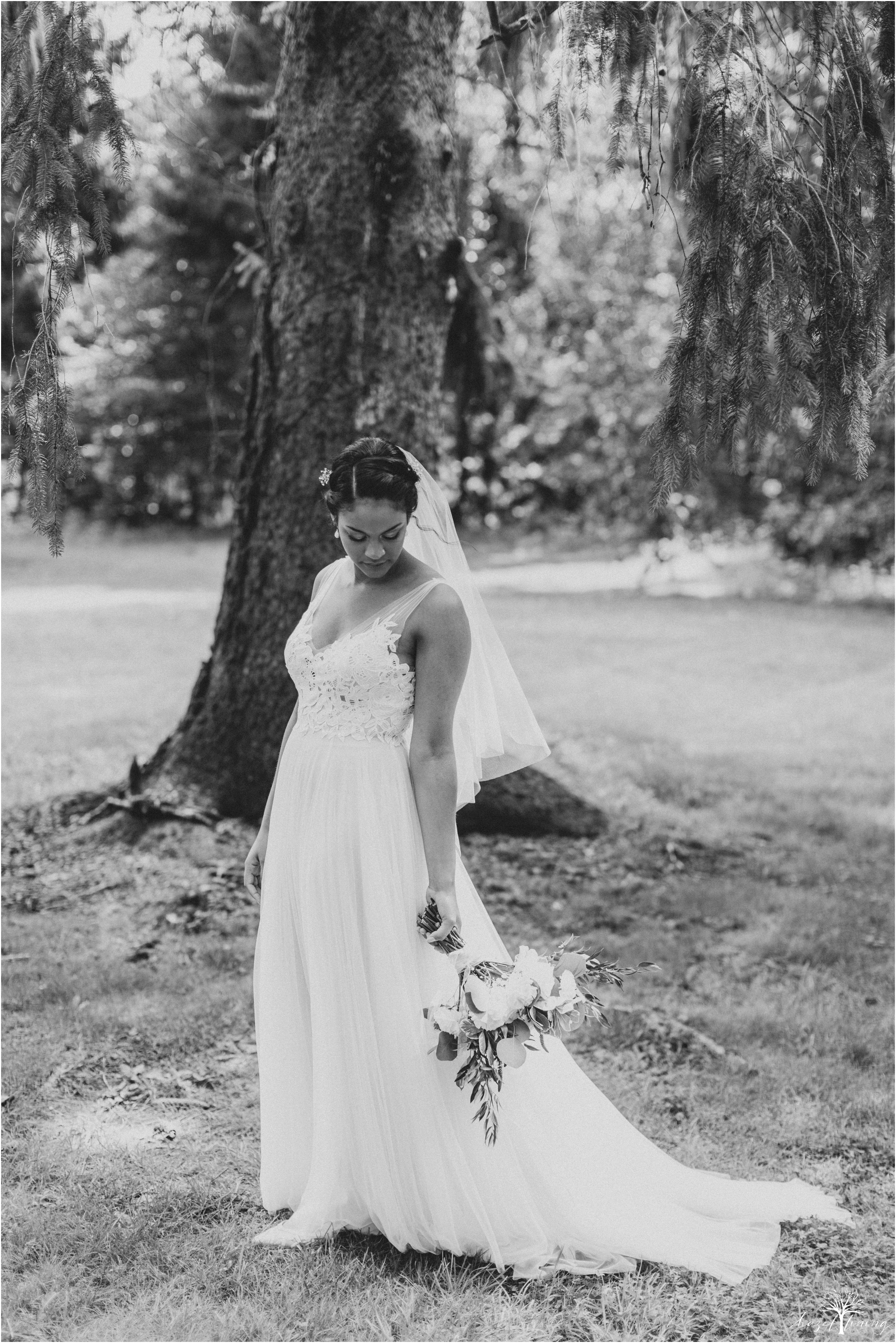 mariah-kreyling-samuel-sherratt-sherrattwiththeworld-peirce-farm-at-witch-hill-boston-massachusetts-wedding-photography-hazel-lining-travel-wedding-elopement-photography_0043.jpg
