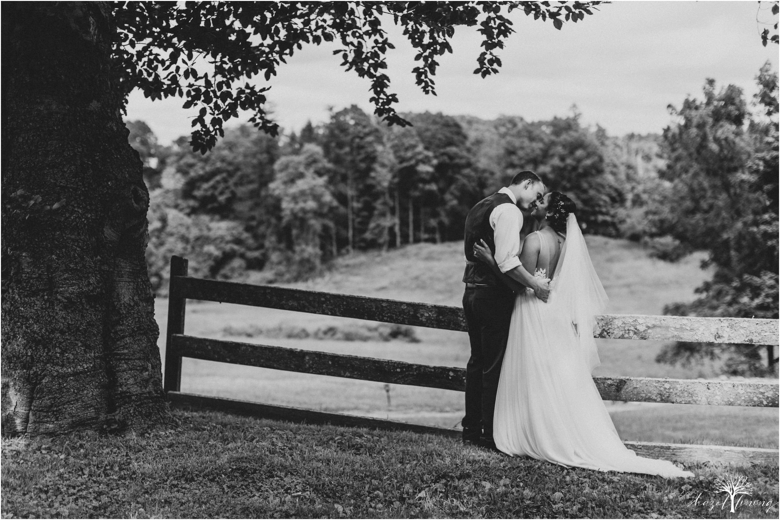 mariah-kreyling-samuel-sherratt-sherrattwiththeworld-peirce-farm-at-witch-hill-boston-massachusetts-wedding-photography-hazel-lining-travel-wedding-elopement-photography_0147.jpg