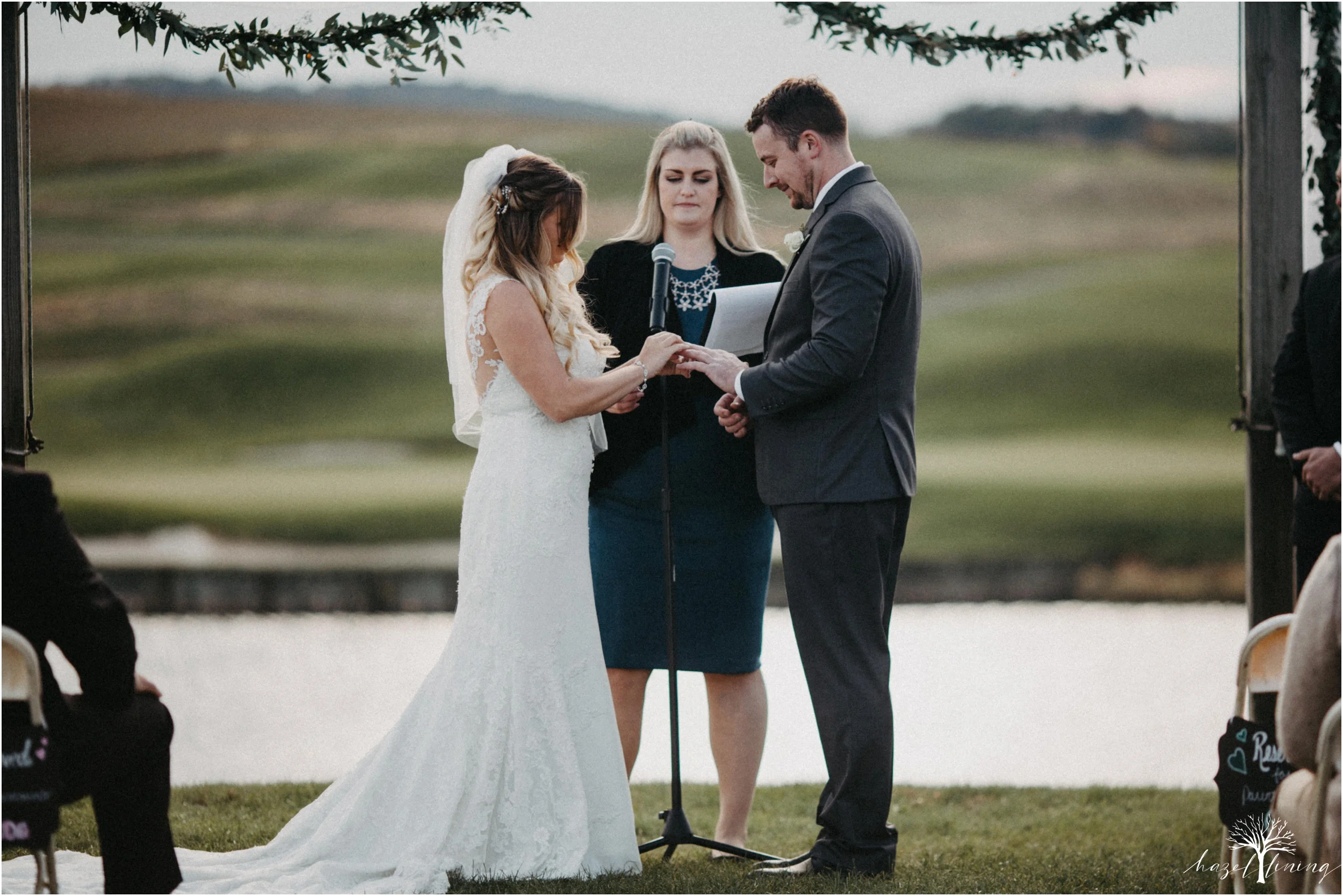 jessie-martin-zach-umlauf-olde-homestead-golfclub-outdoor-autumn-wedding_0103.jpg