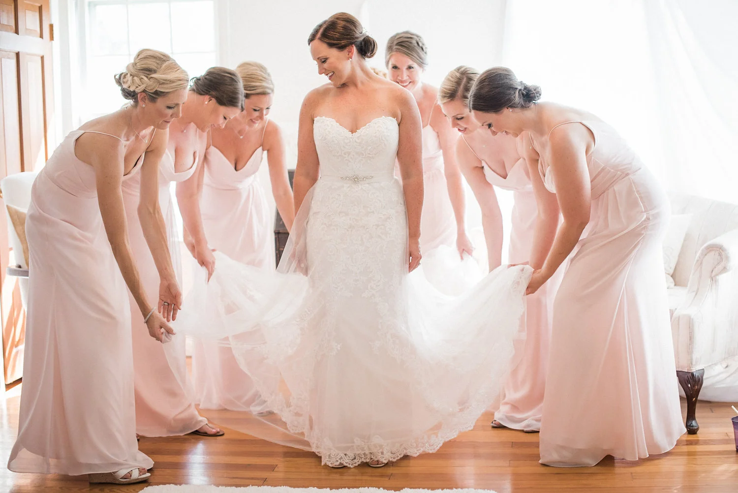 Bridesmaids+surrounding+bride.jpg