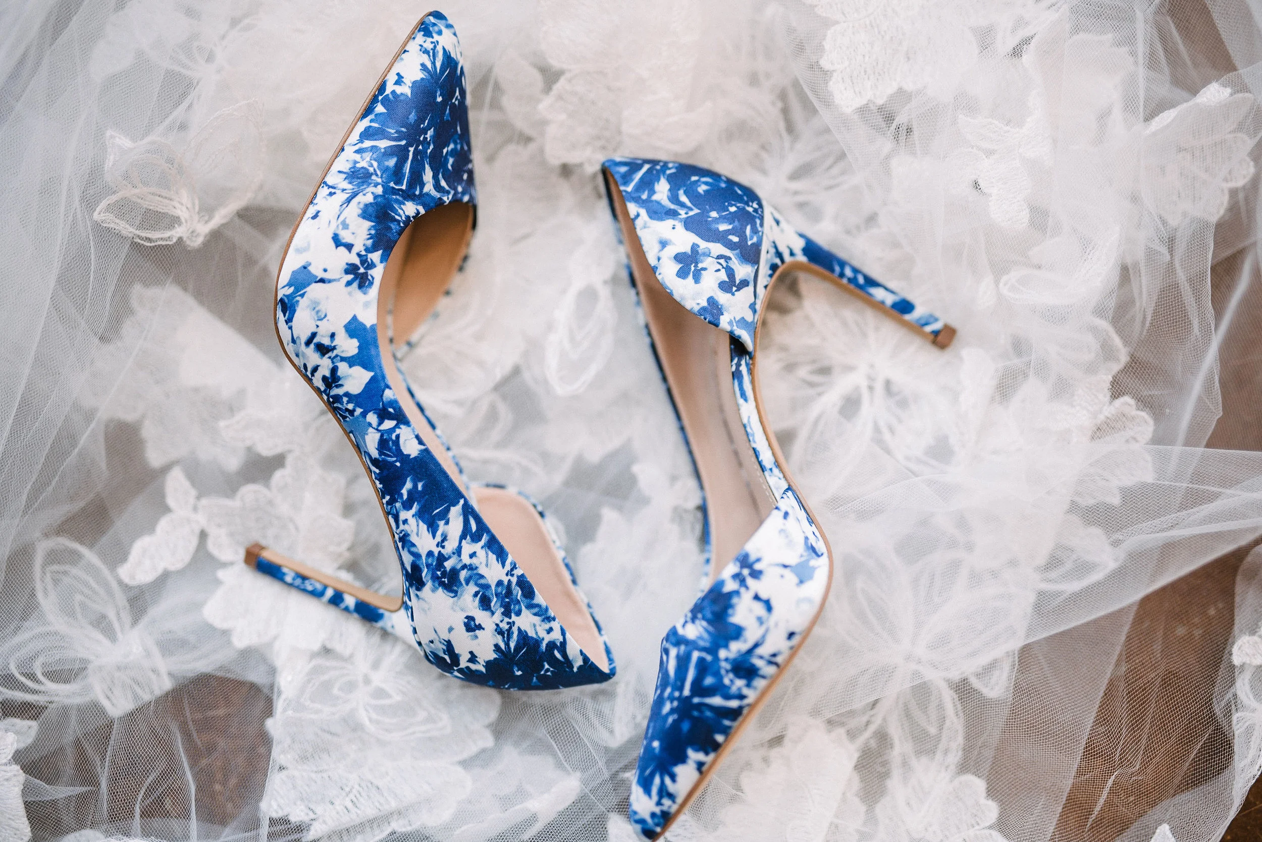 detail+shot+of+bride's+wedding+shoes+at+the+Faithbrooke+Barn+&+Vineyards.jpeg