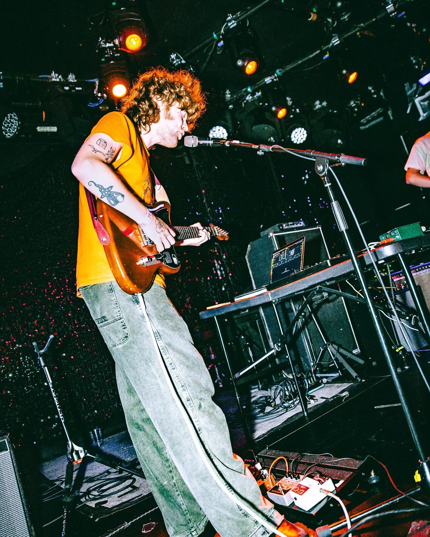 @lotsofhands are back stateside next week, a bunch of shows w/ @thehuddog + a couple headliners down south, kicking of at @elsewherespace nyc next Thursday. lots if hands 

Thu. May 28 - Brooklyn, NY @ Elsewhere Rooftop *
Fri. May 29 - Brattleboro, V