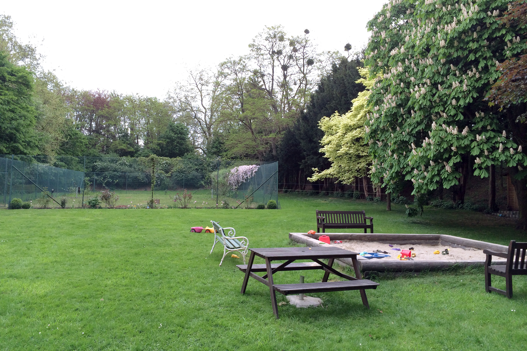 The little ones liked the playground the best. Isn't that overgrown tennis court so great?