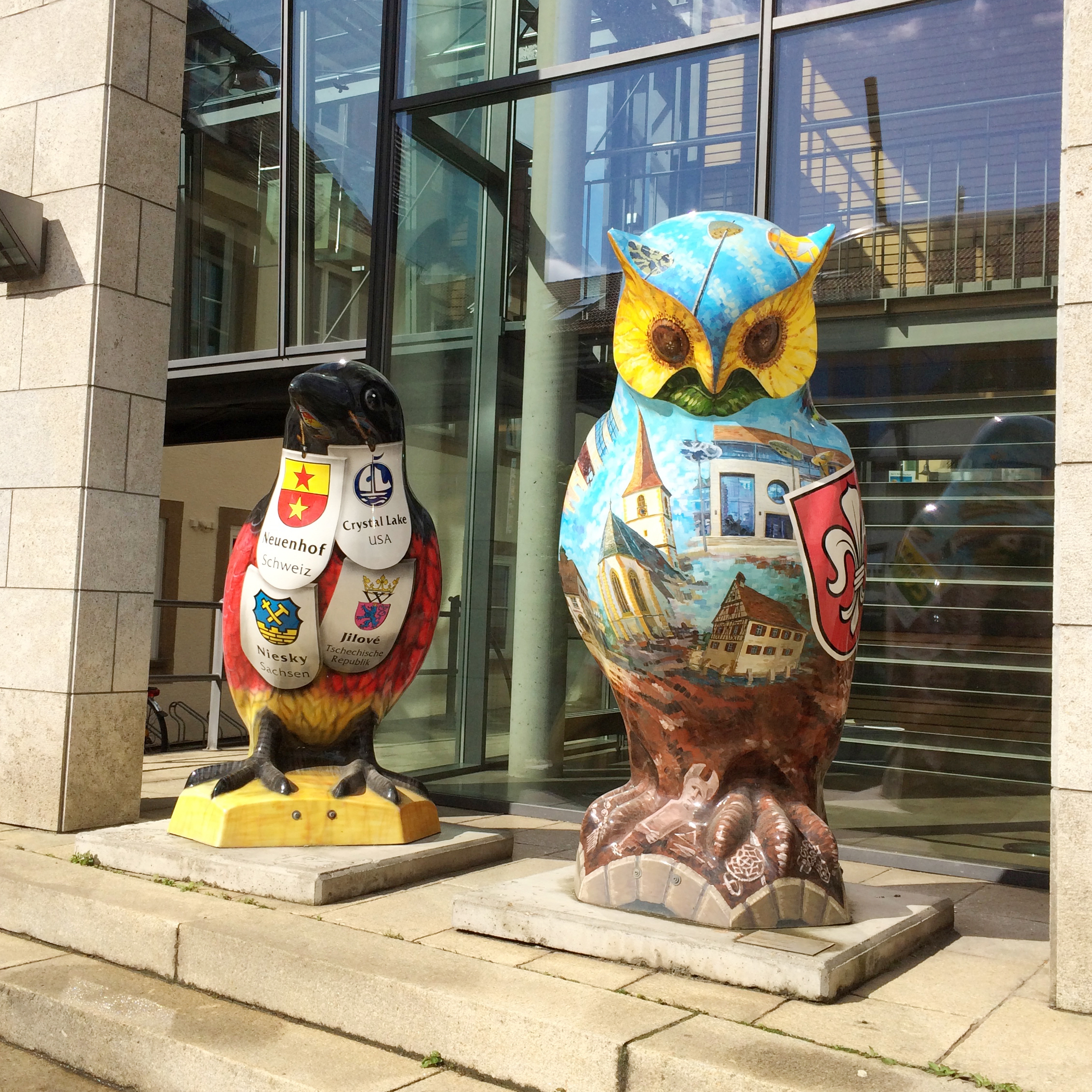 My friend Rachel showed me around her town, Holzgerlingen. It has tons of these bird statues, especially owls, which are all decorated differently. They are so fun!