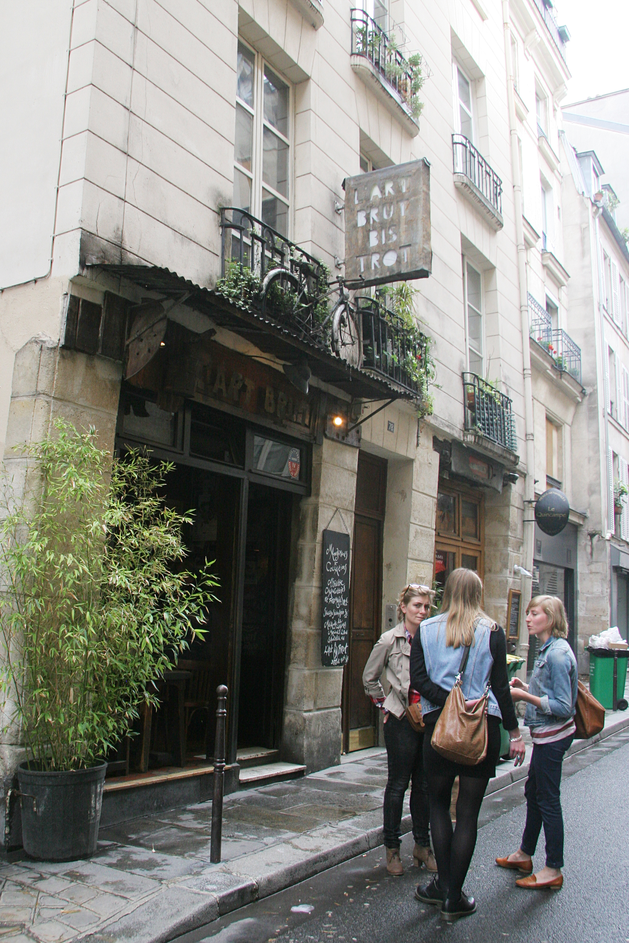 A small lunch outing (and I love that woman glaring at me :).
