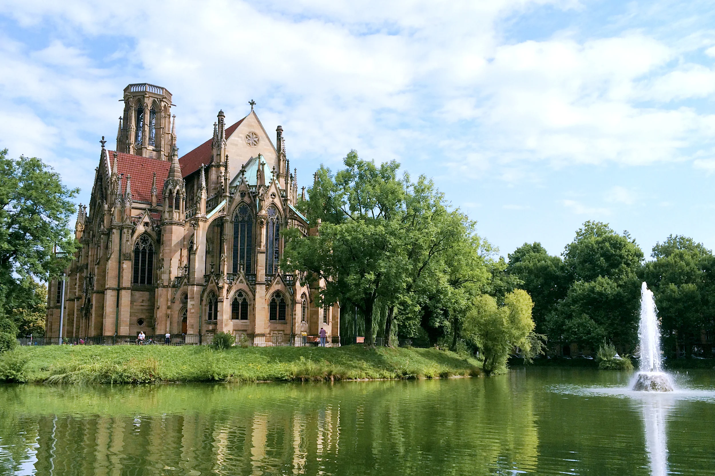 ...and the back is surrounded by the lake!