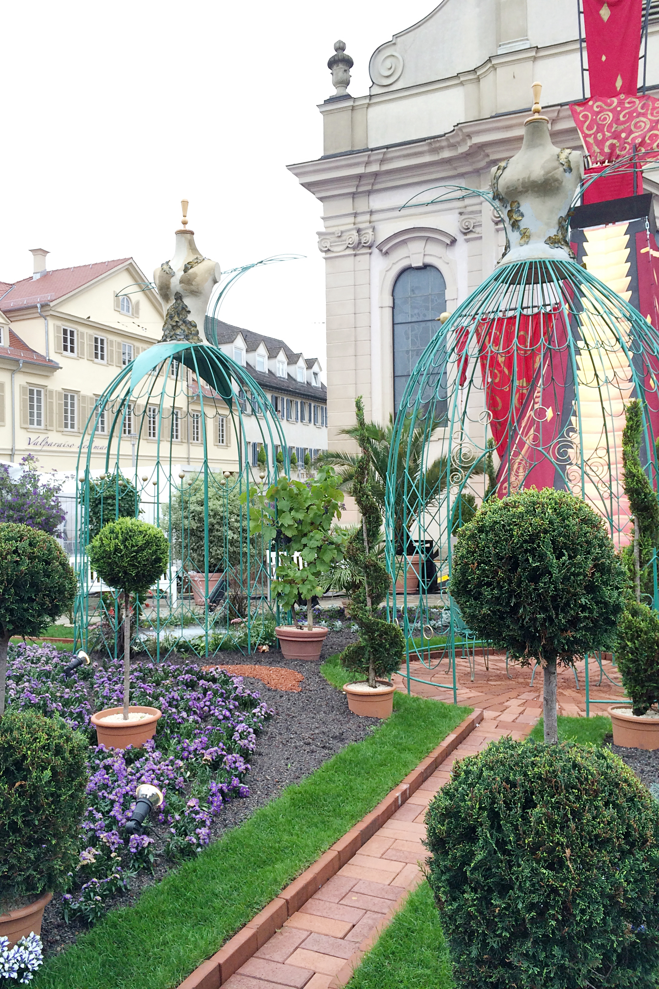 Just some gigantic decorations.