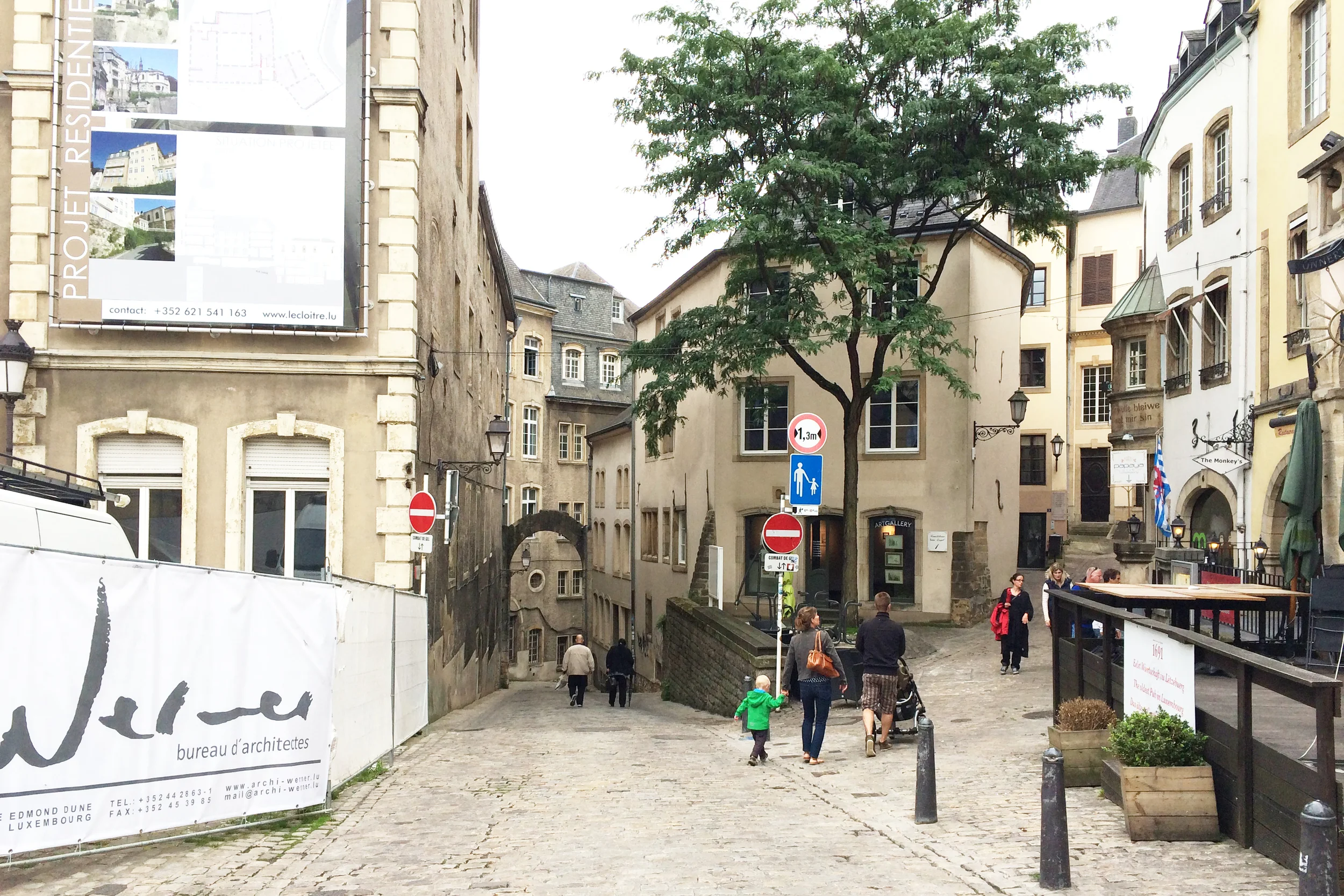 Narrow streets and arches.