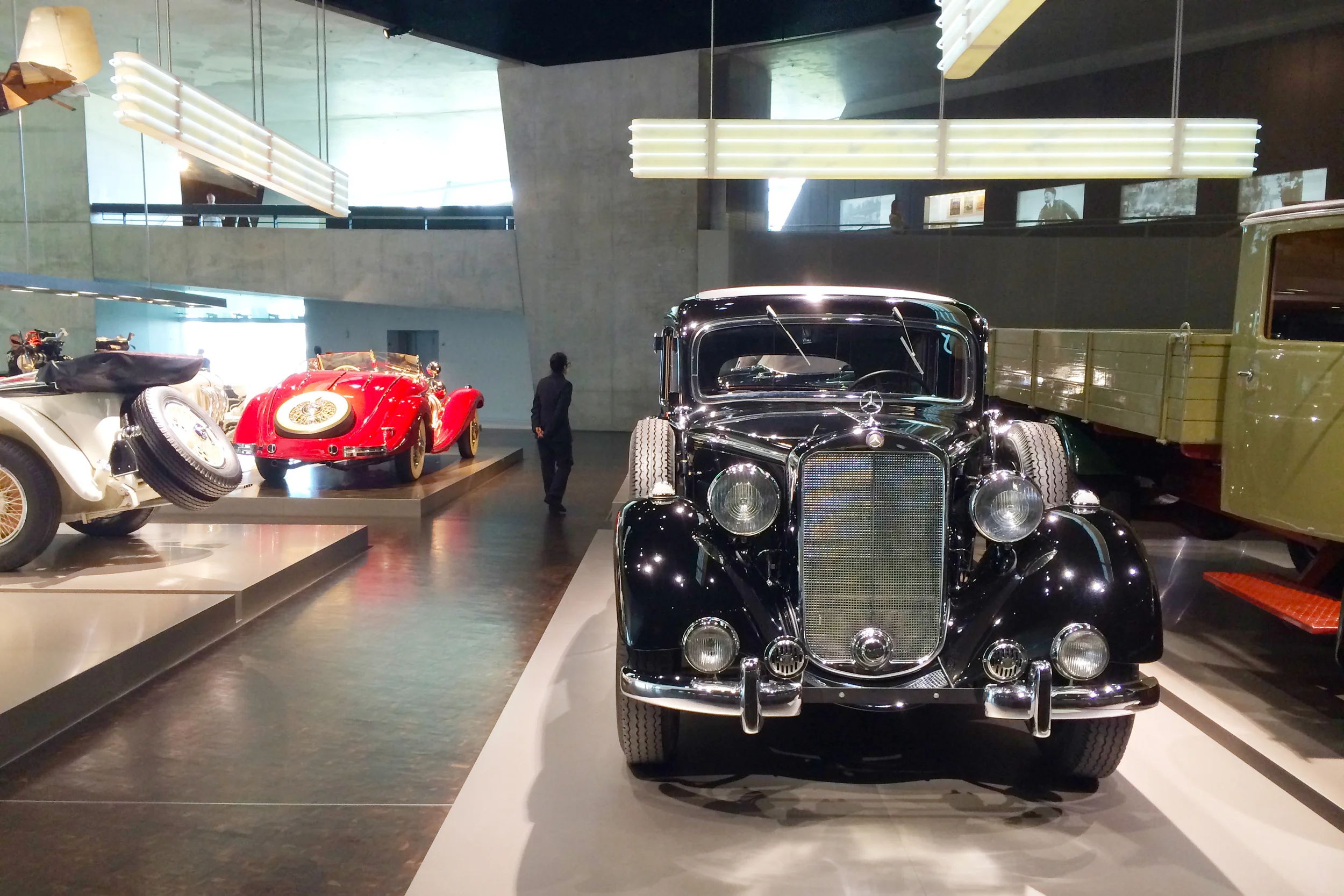 In addition to the ramp, there are cool galleries off the sides with different car collections.
