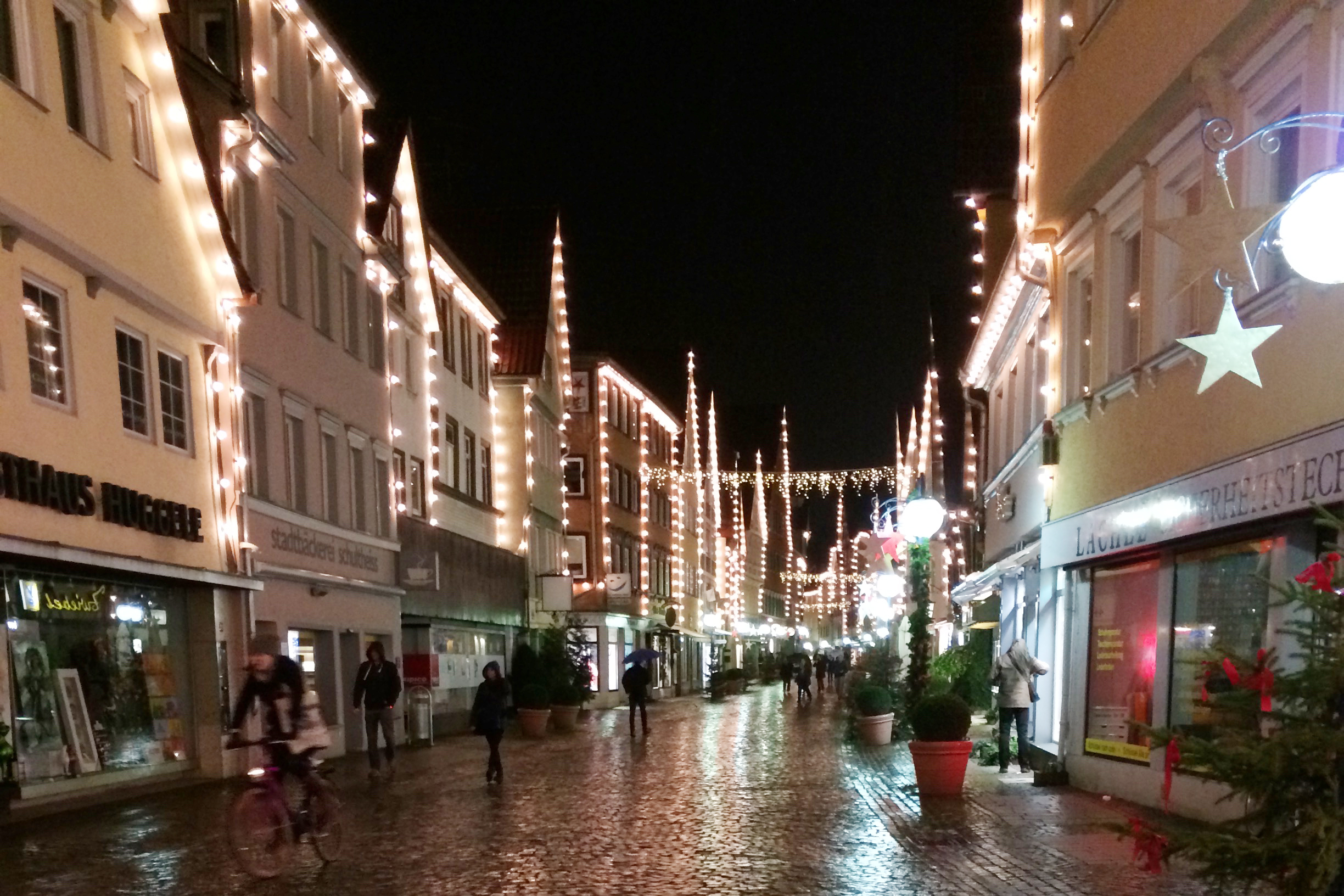 The pretty village road leading to the Christmas market.