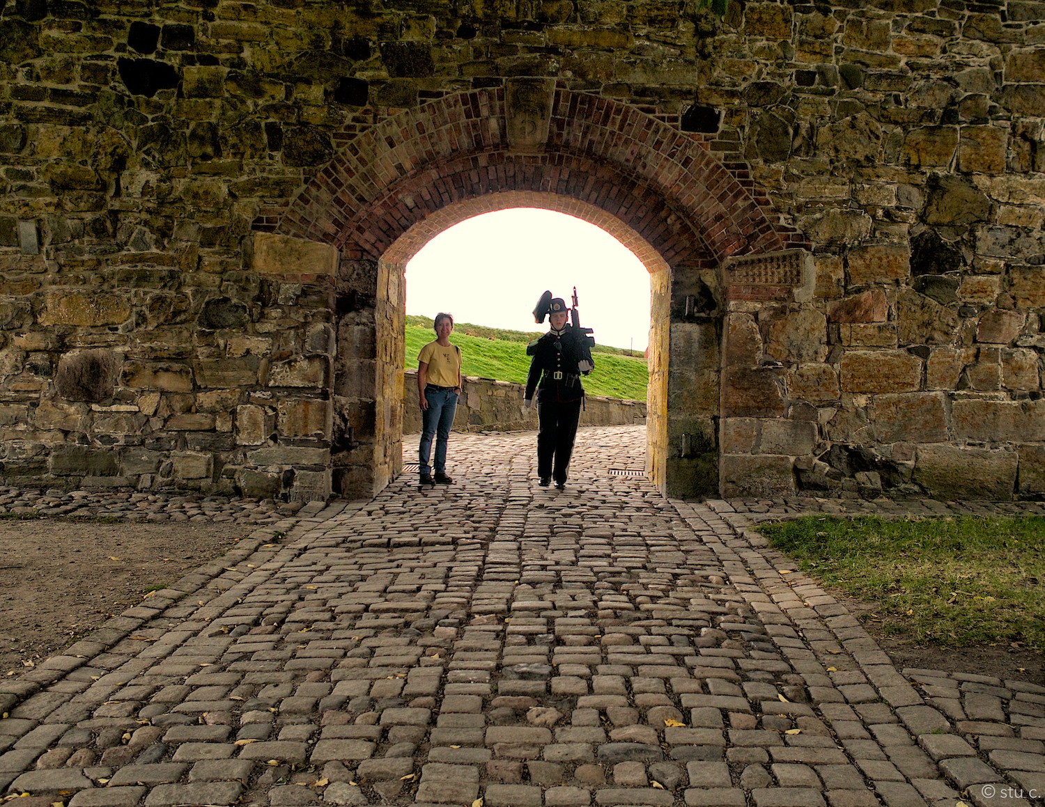 Fortress guards seem to be both ceremonial and functional, yet there's no separation between tourists and patrols.