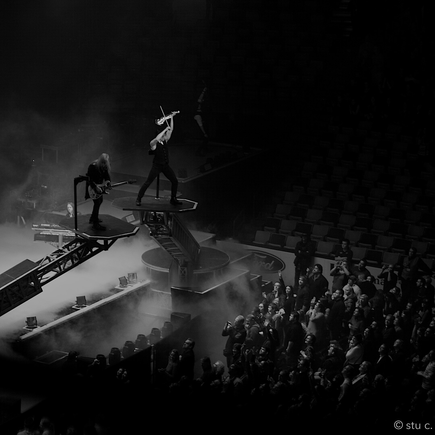 I really liked the interaction between gazing crowd and rockers flaunting all they've got 