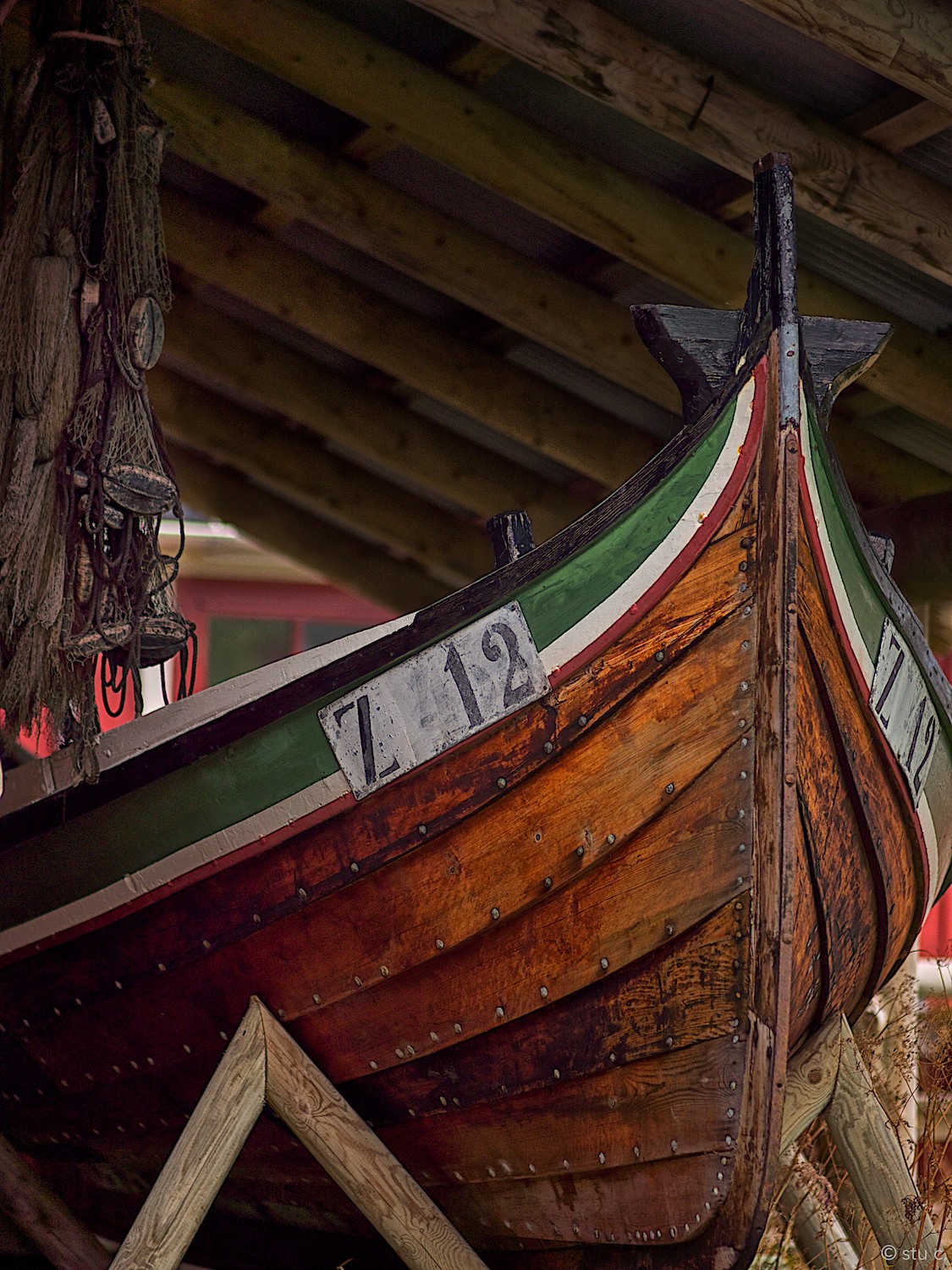 The rowboats are beautiful. We saw them stowed underneath many rorbuer.