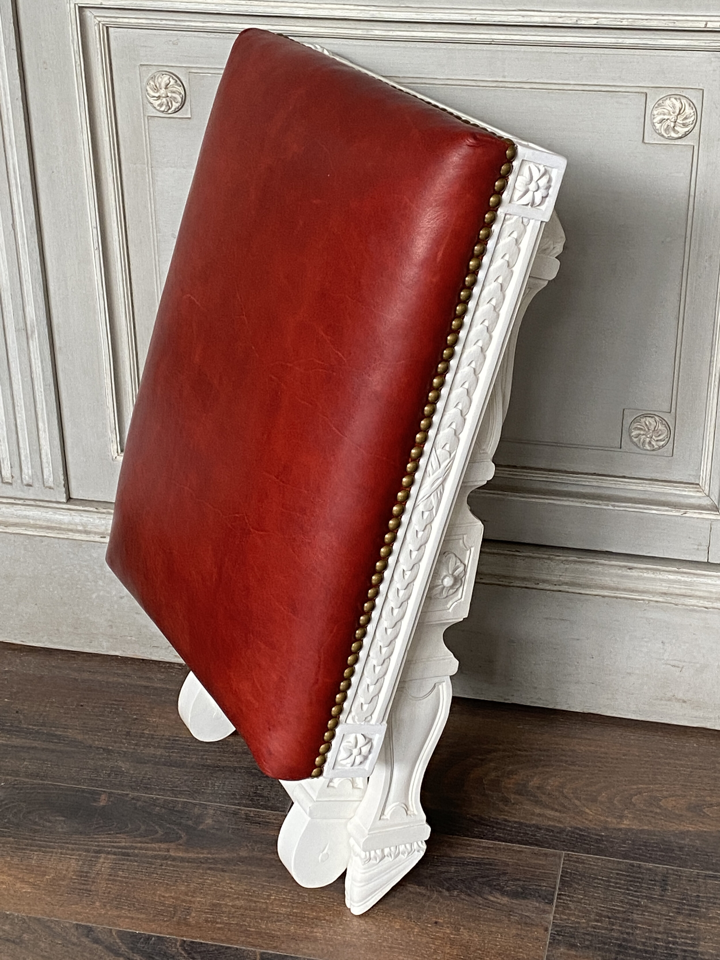 R663-Carved-painted-Louis-XV-style-folding-bench-Victoria-&-Son-Custom-Furniture-Bespoke-solid-wood-white-red.JPG