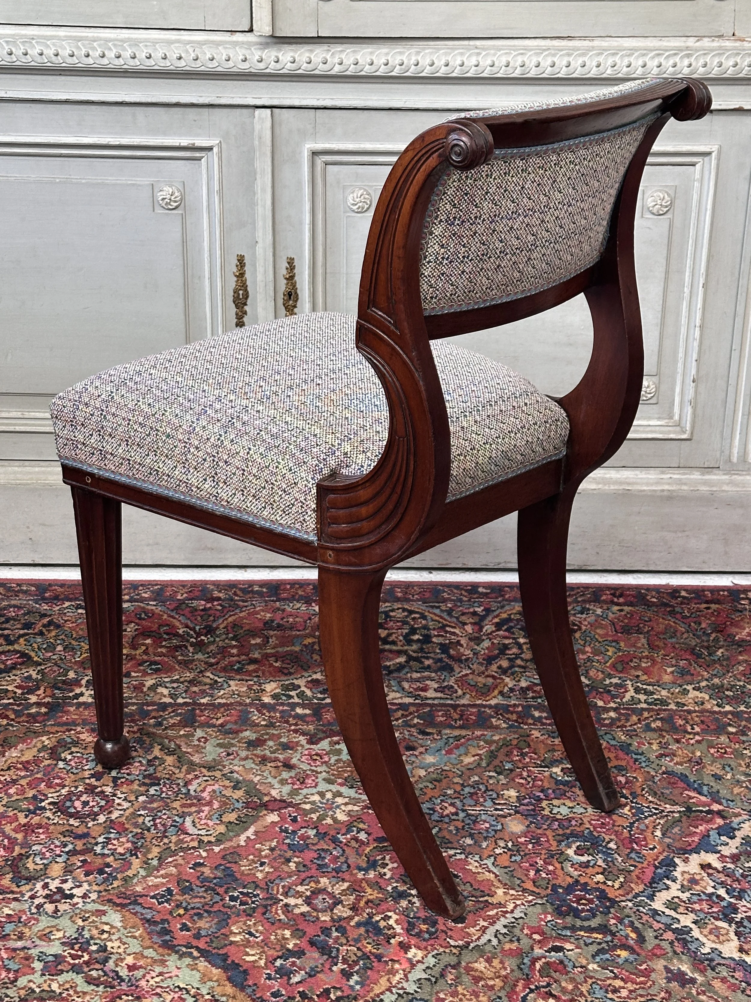 Carlton-Regency-Dining-Chair-English-style-upholstered-sabre-form-rear legs-turned-tapered-curved-carved-back-rosettes-victoria-&-son-custom-bespoke-funiture-dining-desk-made-to-order-com-trim.jpg