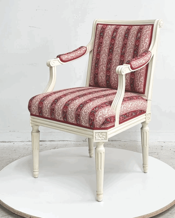 R570AC-Cole-Porter-Side-Chair-Fluted-Tapered-Leg-Upholstered-Block-Rosettes-Victoria-Son-Custom-Furniture -made-to-order.GIF